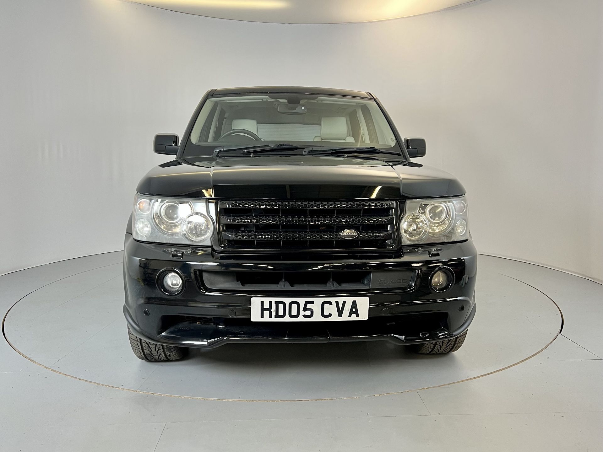 Range Rover Sport 1st Edition 4.2 Supercharged OverFinch - Image 2 of 33