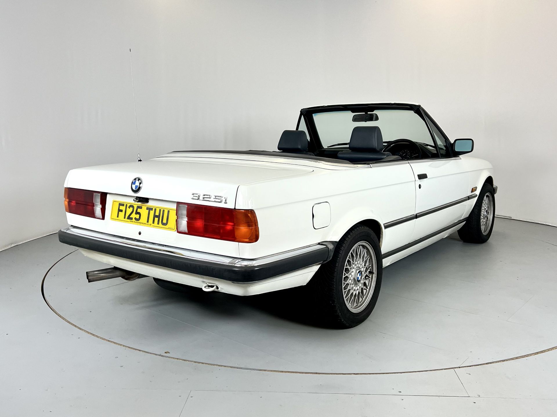 BMW 325i Cabriolet - Image 9 of 32