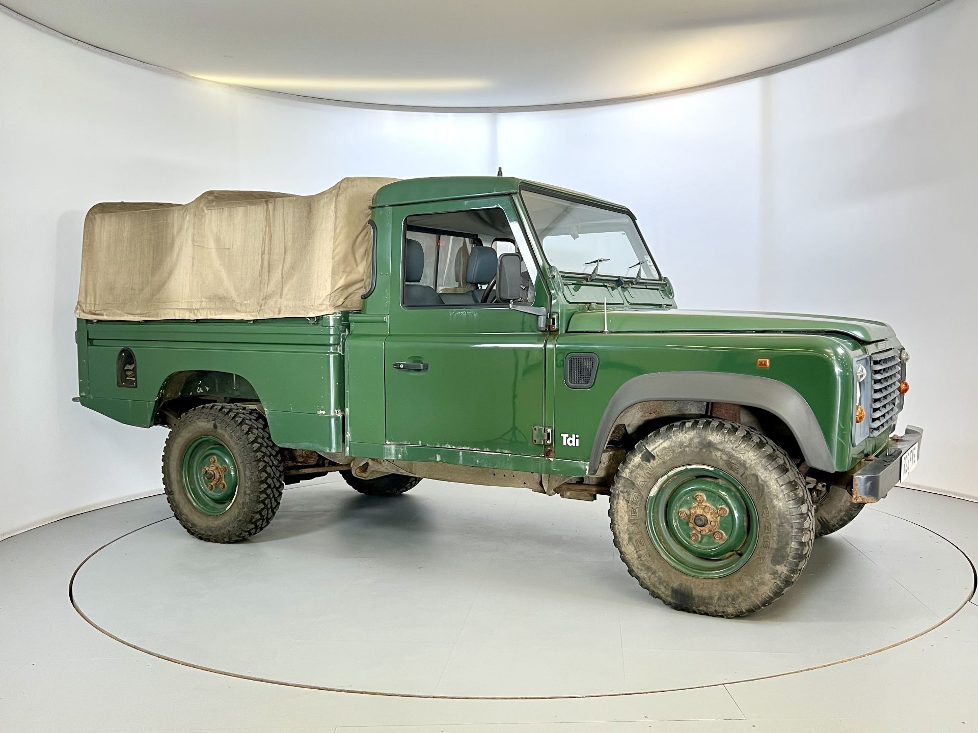 Land Rover Defender 110 - Image 12 of 23