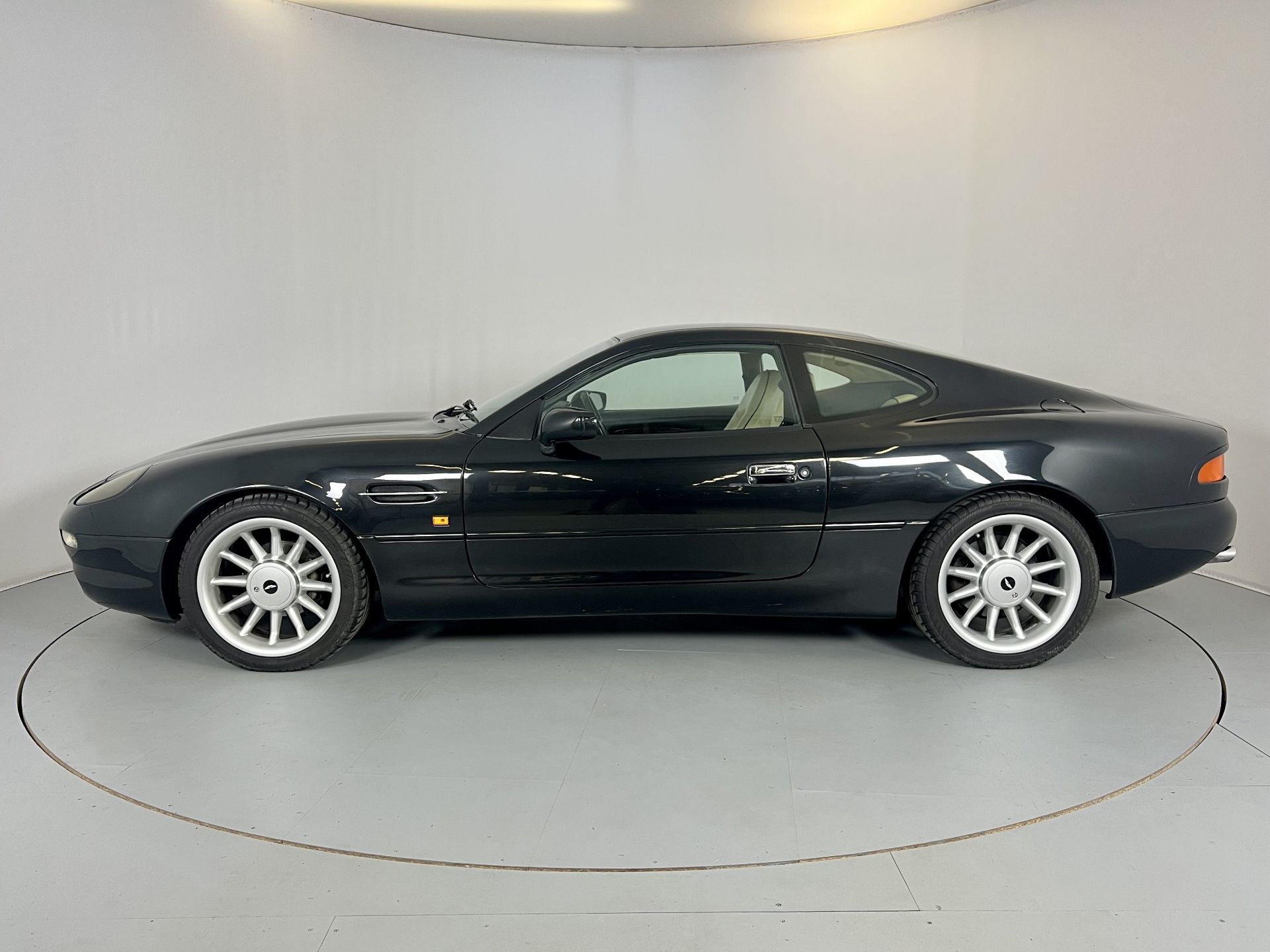 Aston Martin DB7 - Image 5 of 29