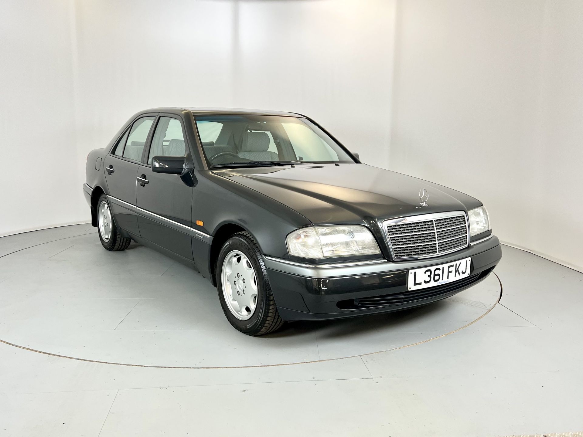 Mercedes C180