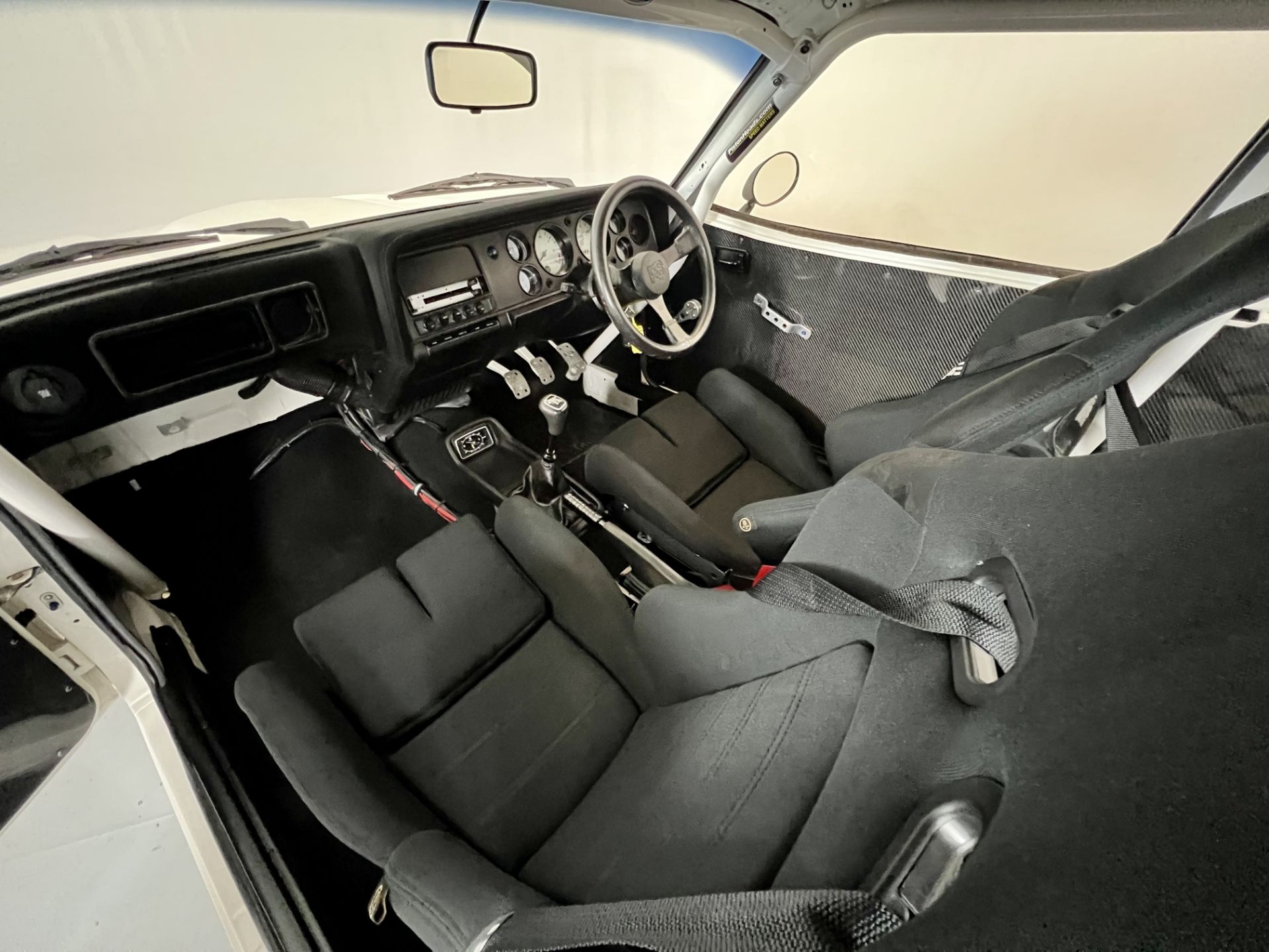 Ford Capri 3.0 S Xpack - Image 26 of 37