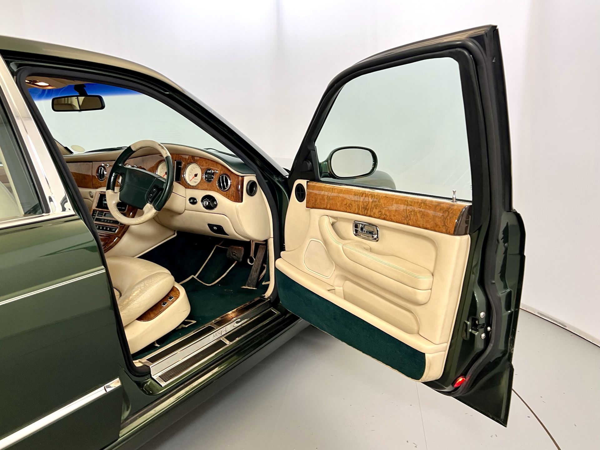 Bentley Arnage - Image 17 of 35
