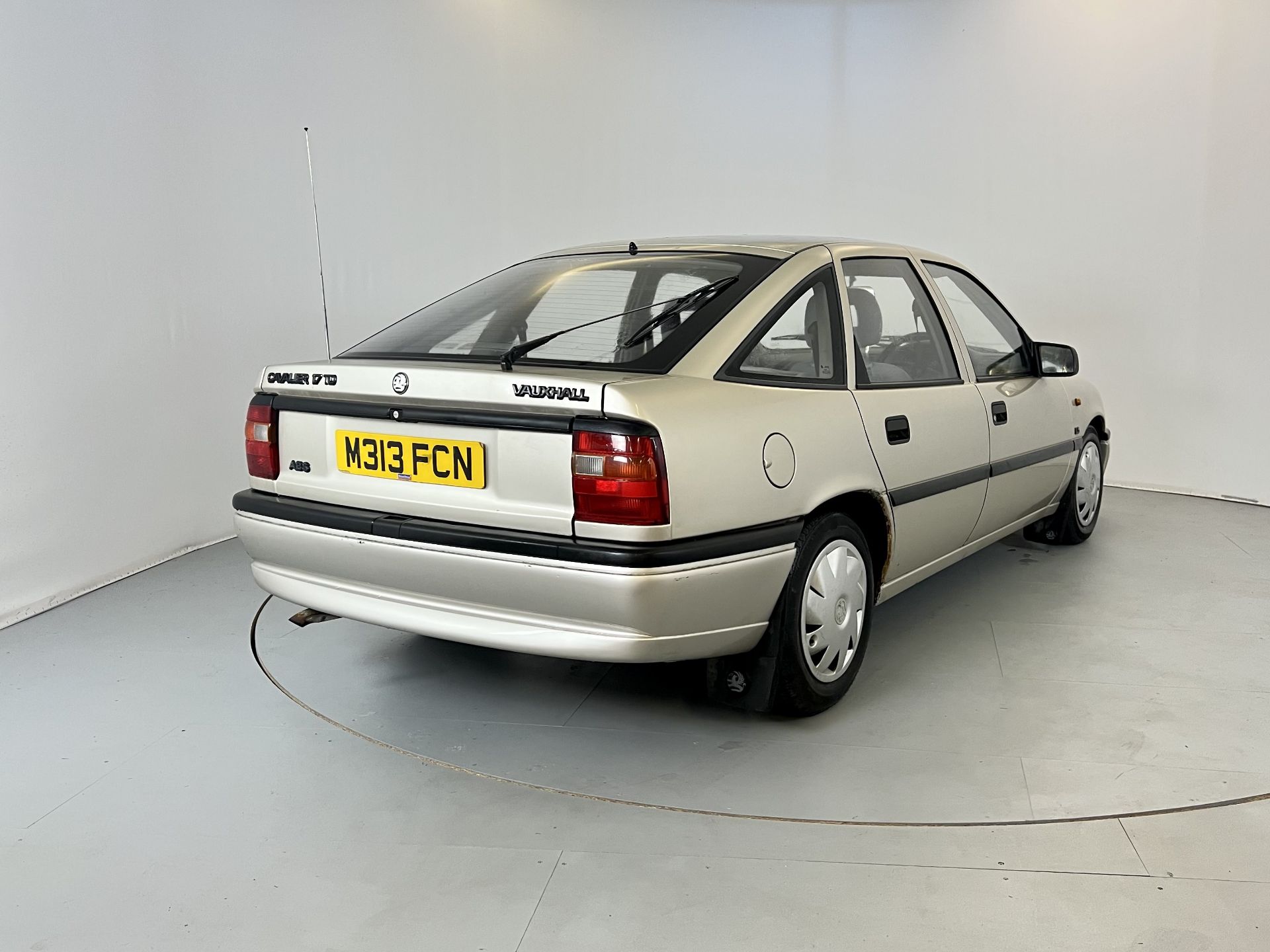 Vauxhall Cavalier - Image 9 of 33