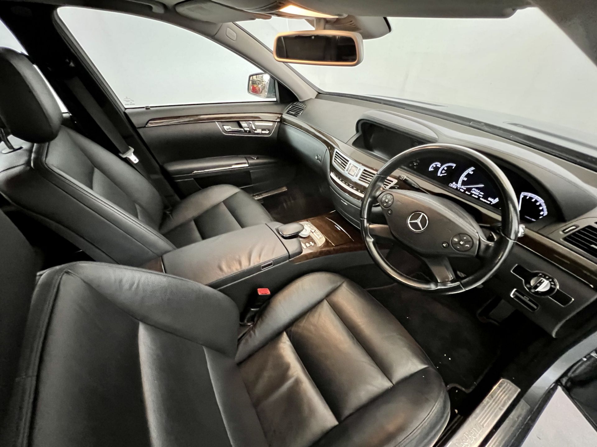 Mercedes-Benz S500L - Image 19 of 30