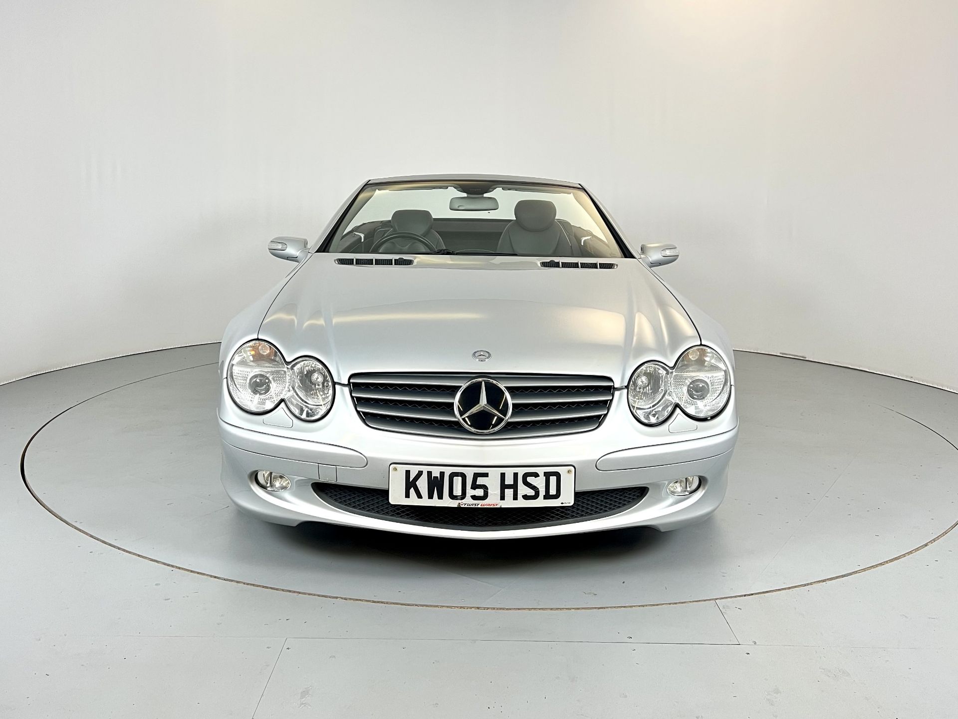 Mercedes-Benz SL350 - Image 2 of 30