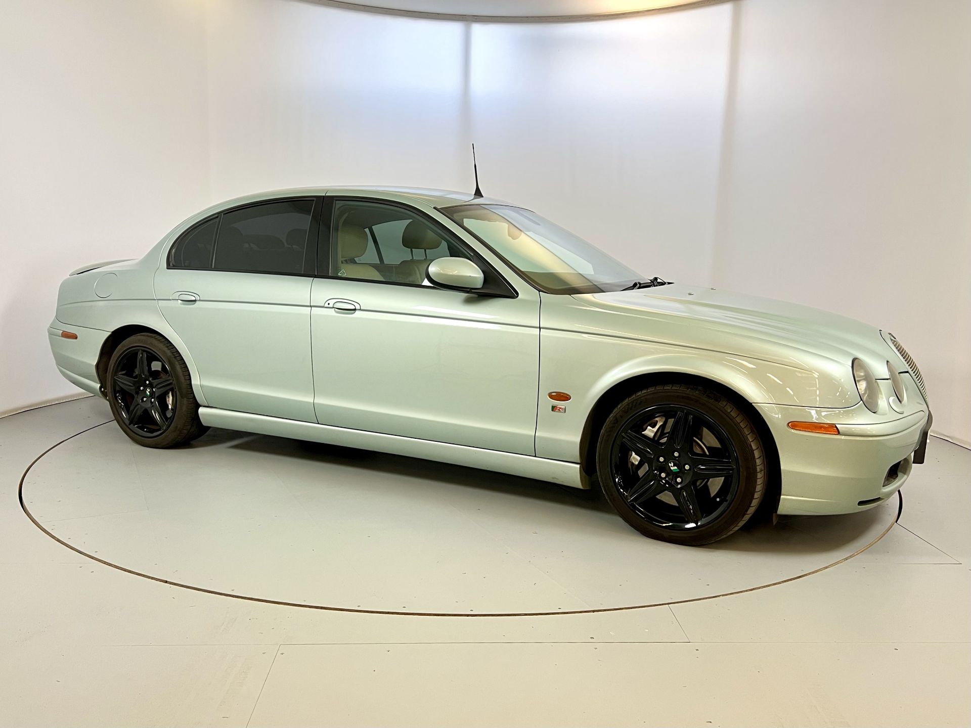 Jaguar S-Type R - Image 12 of 32