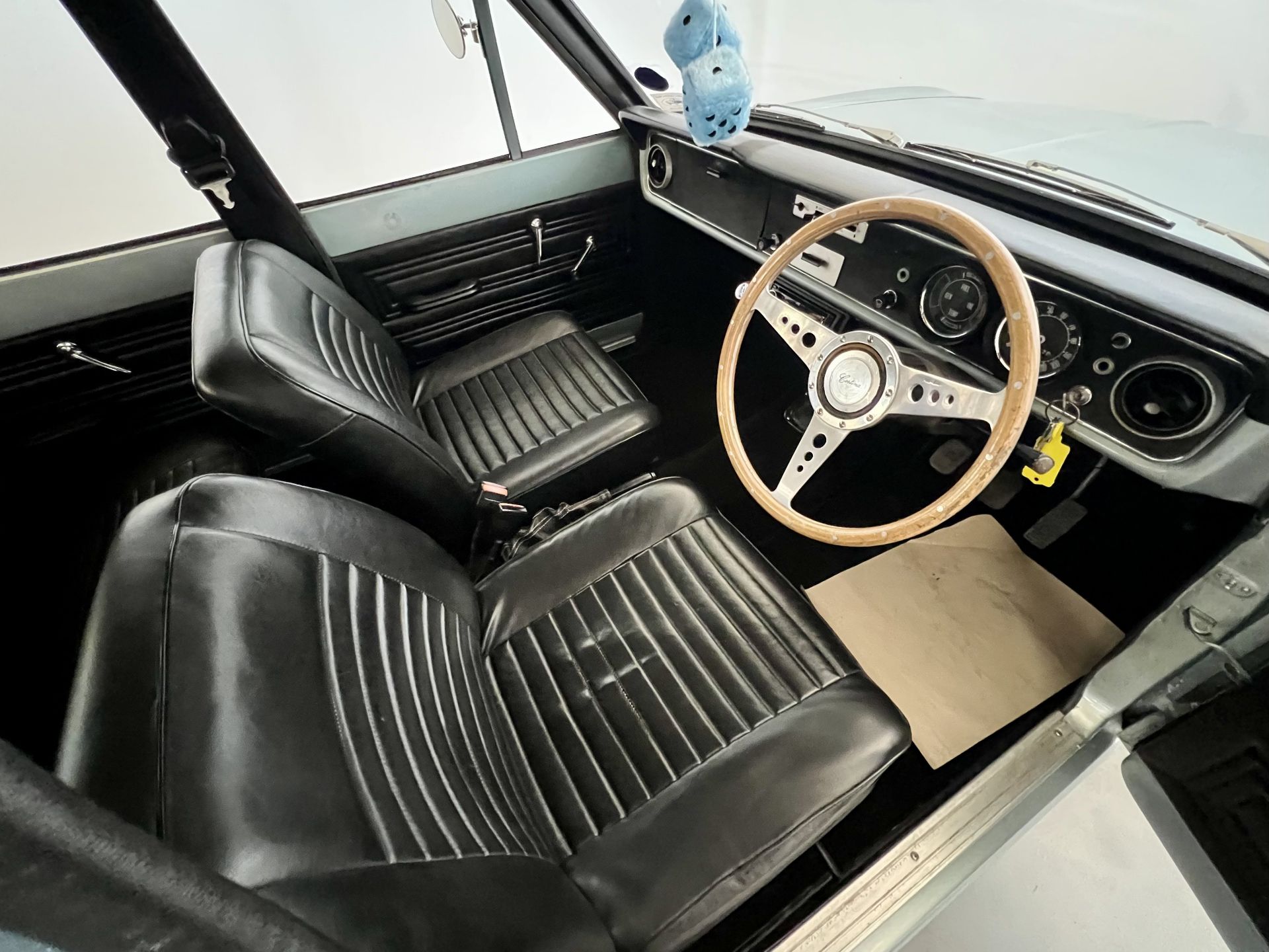 Ford Cortina 1300 DeLuxe - Image 19 of 36