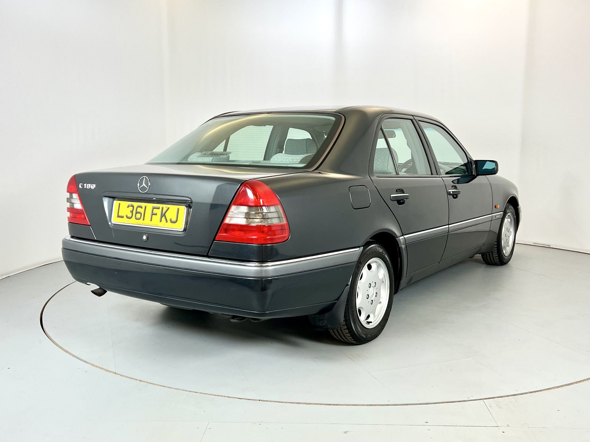 Mercedes C180 - Image 9 of 34