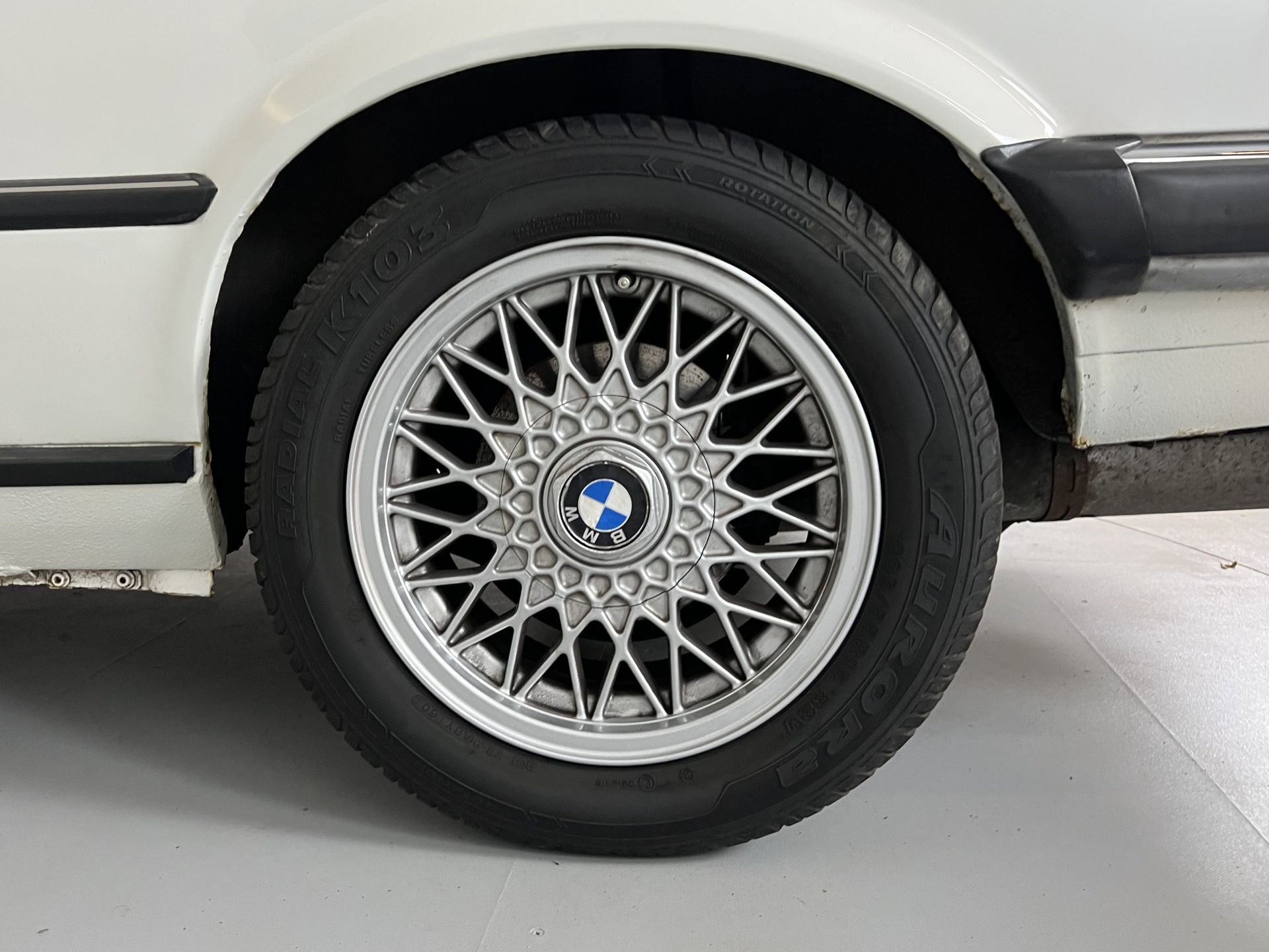 BMW 325i Cabriolet - Image 16 of 32
