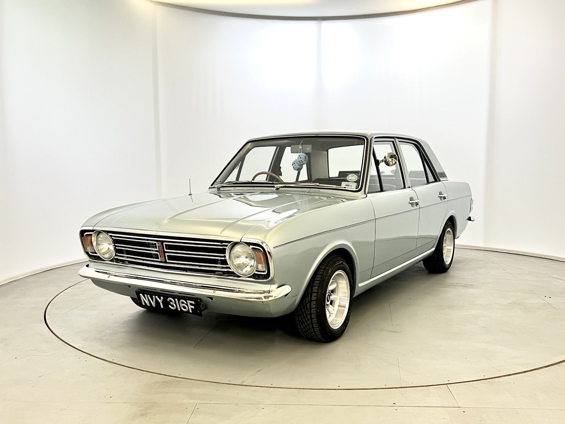 Ford Cortina 1300 DeLuxe - Image 3 of 36