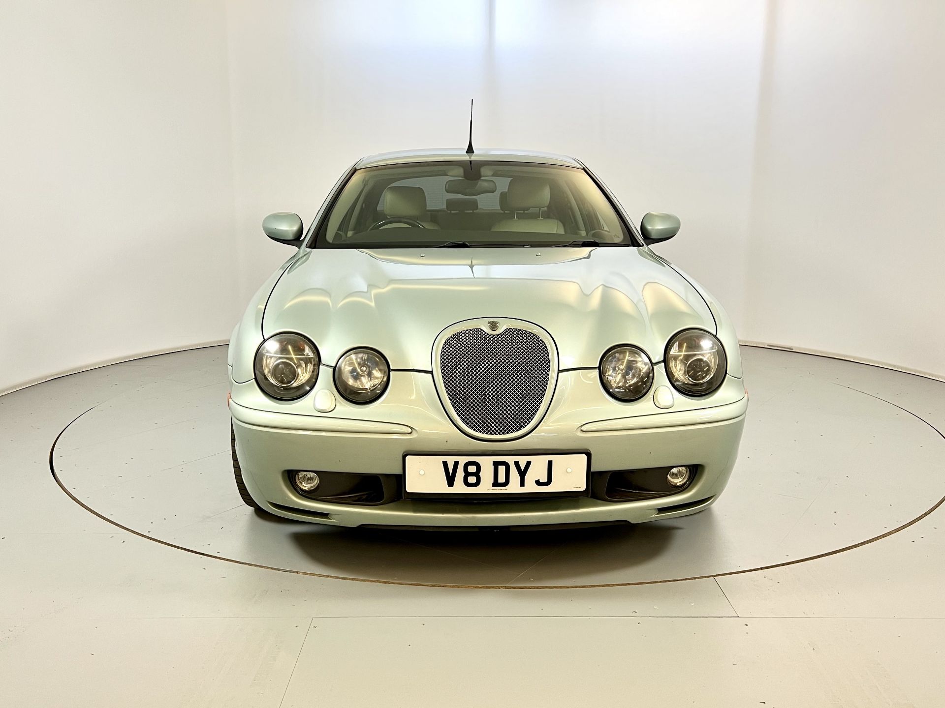 Jaguar S-Type R - Image 2 of 32