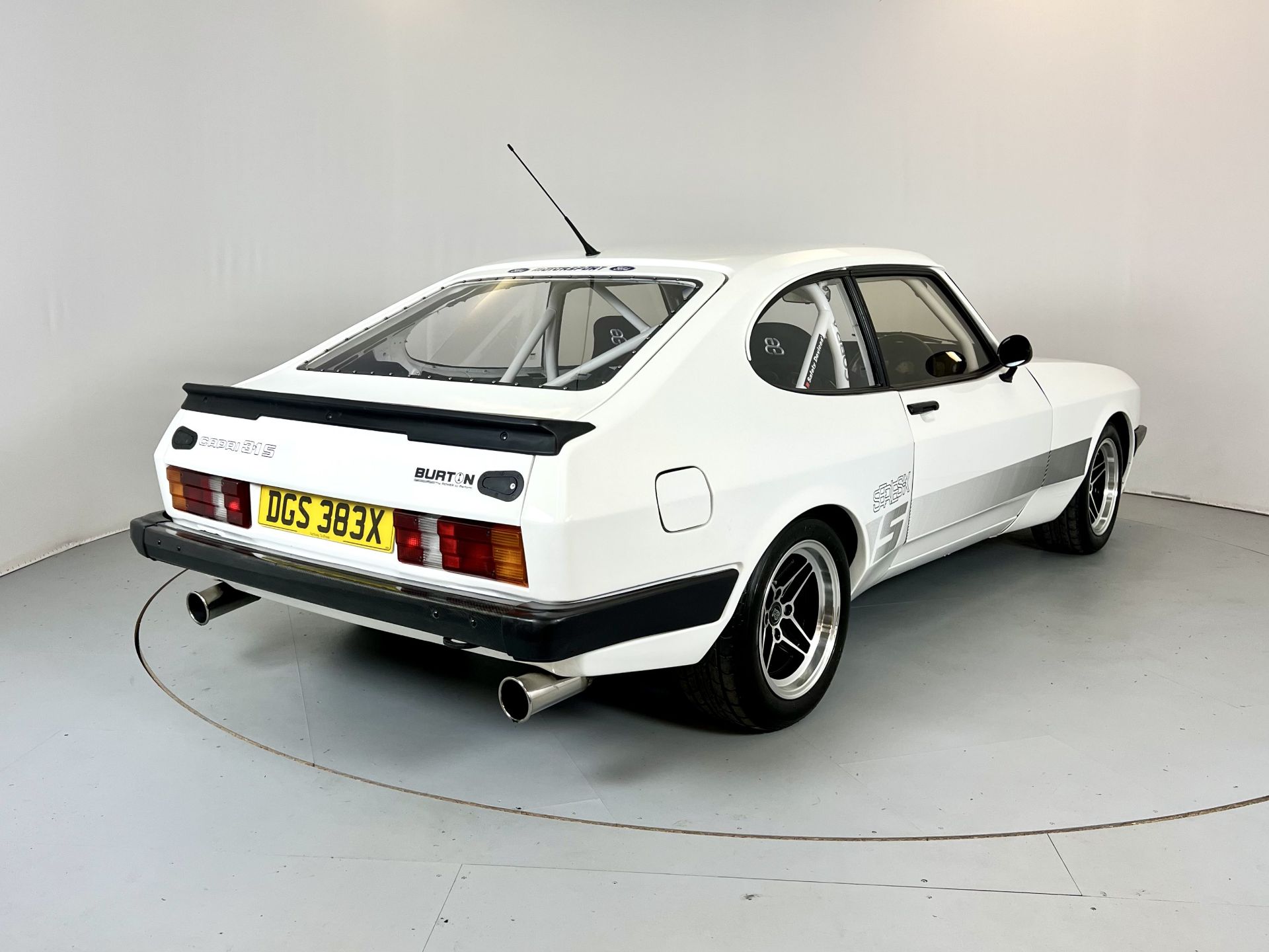 Ford Capri 3.0 S Xpack - Image 9 of 37