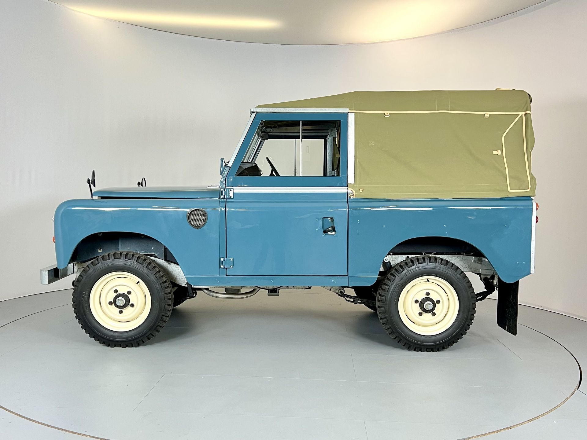 Land Rover Series 3 - Image 5 of 43