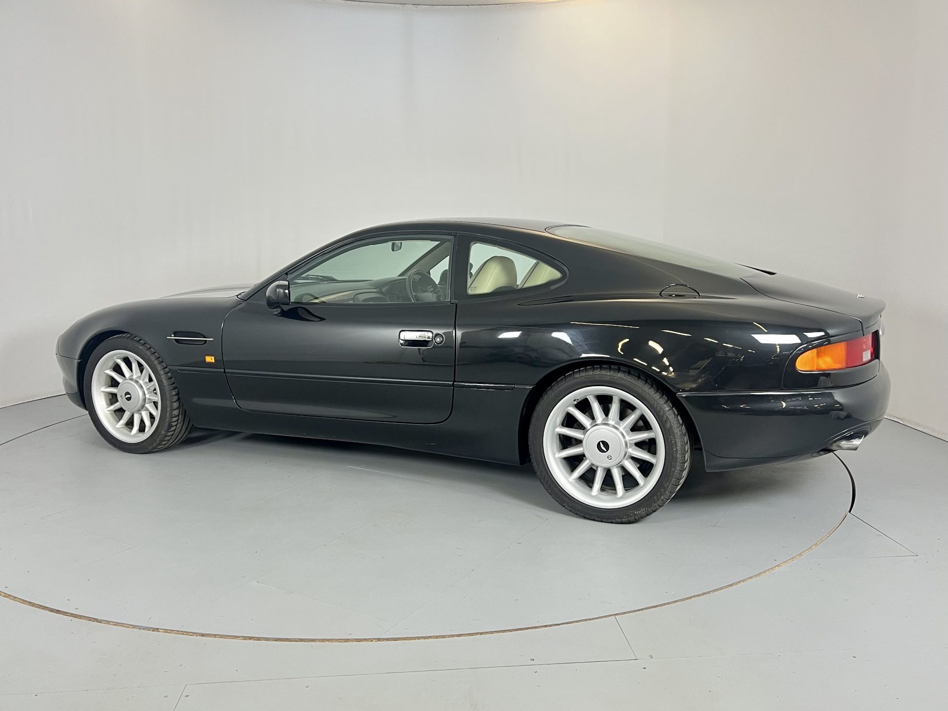 Aston Martin DB7 - Image 6 of 29