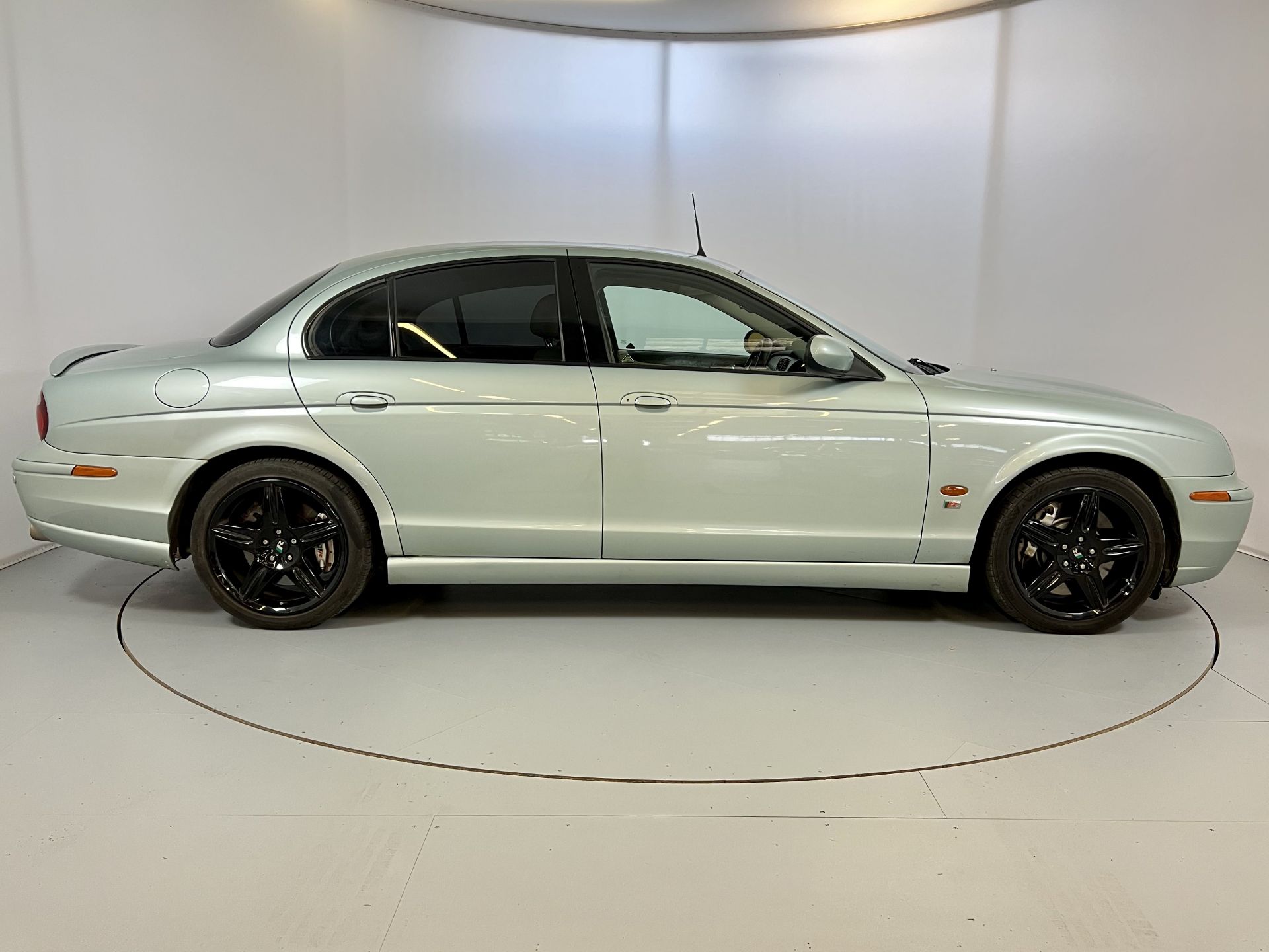 Jaguar S-Type R - Image 11 of 32