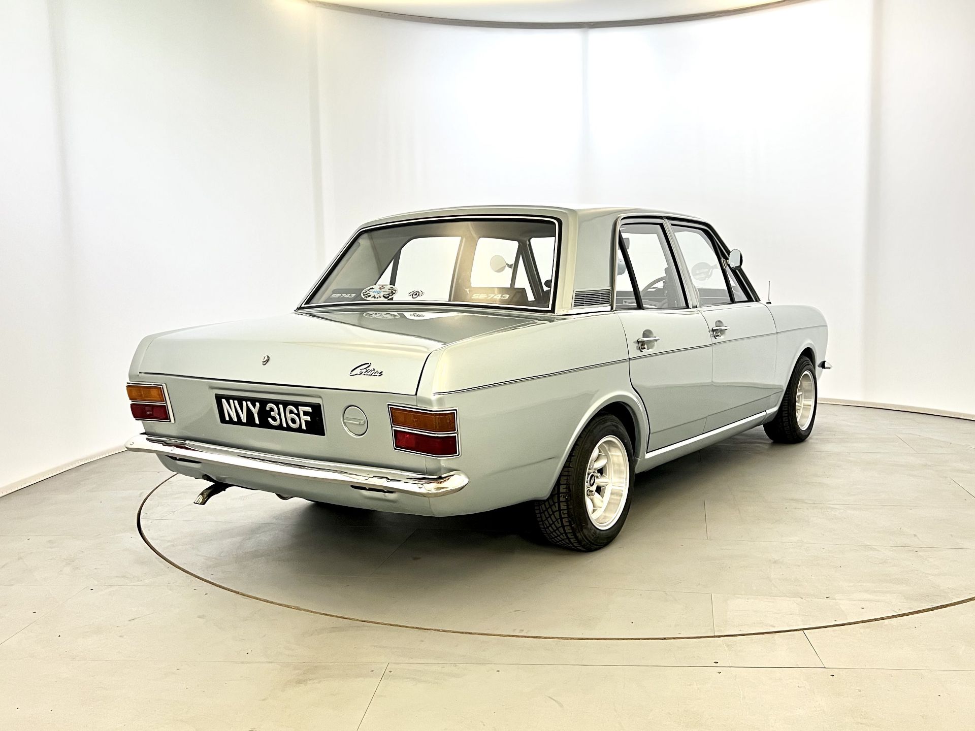 Ford Cortina 1300 DeLuxe - Image 9 of 36