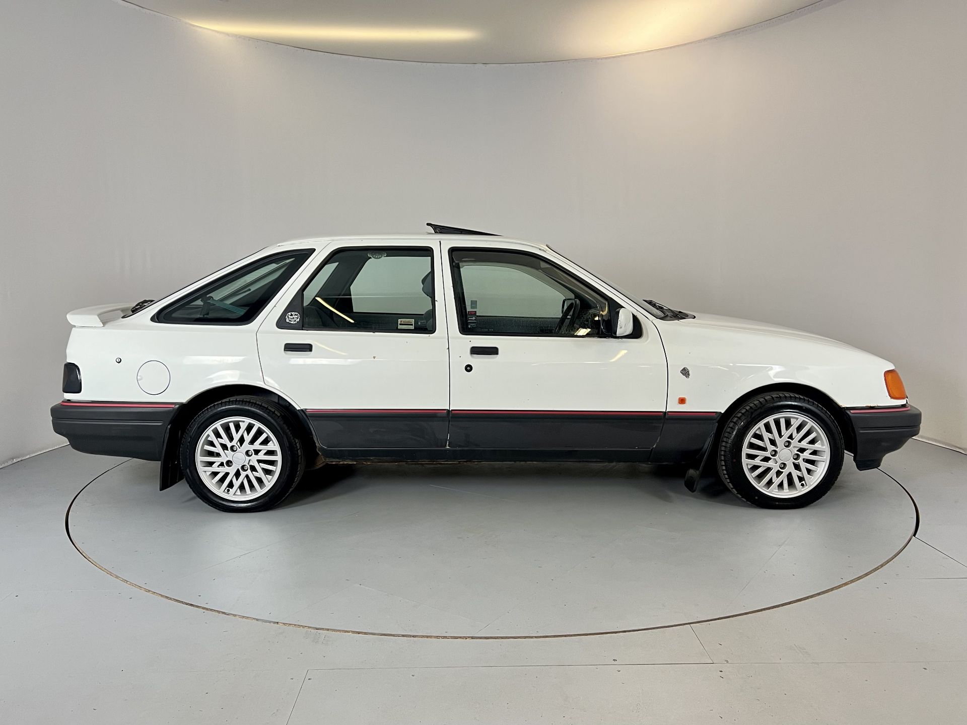 Ford Sierra 2.9 GLS 4X4 - Image 11 of 34