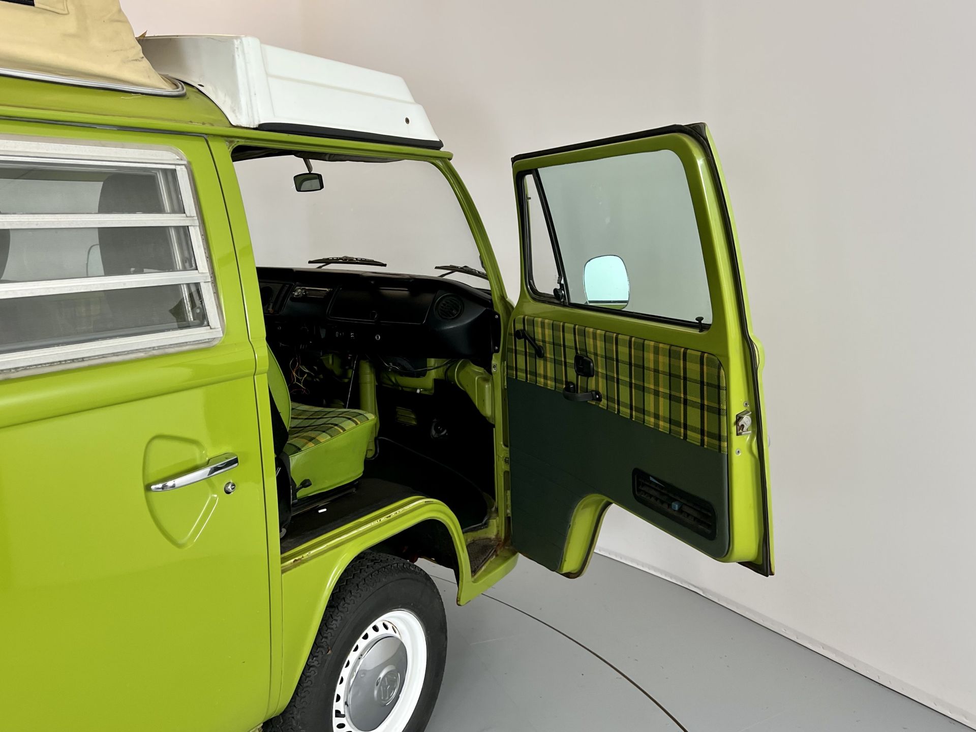 Volkswagen T2 Camper - Image 23 of 33