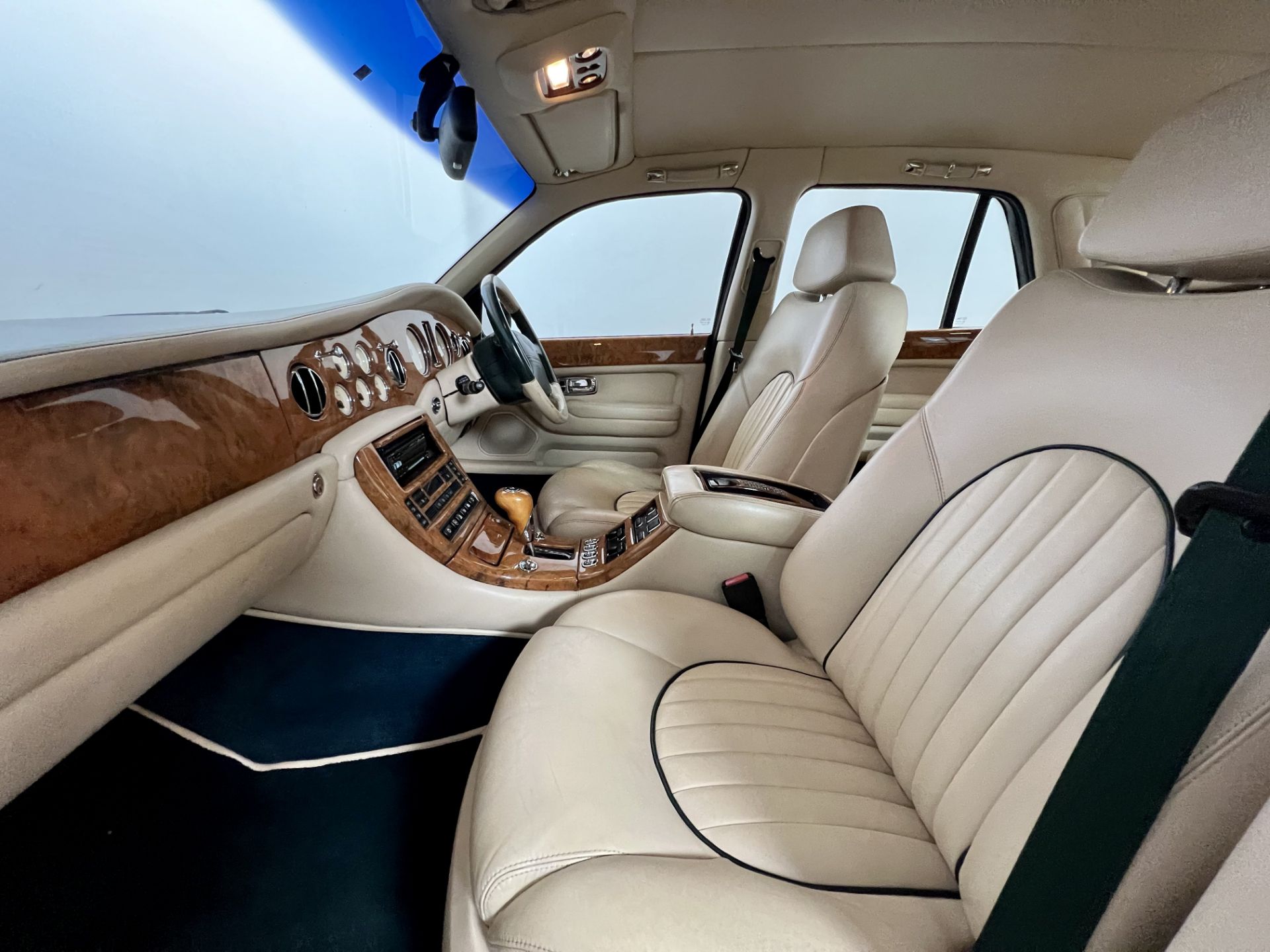 Bentley Arnage - Image 27 of 35