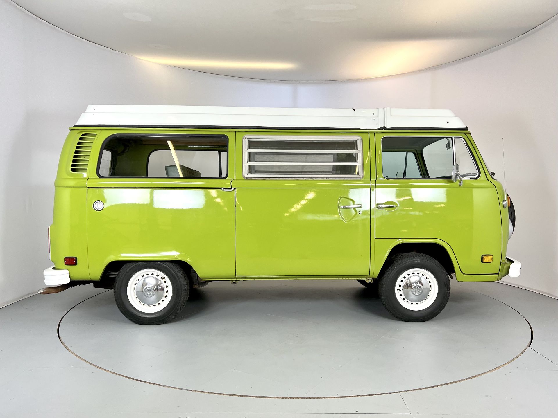Volkswagen T2 Camper - Image 11 of 33