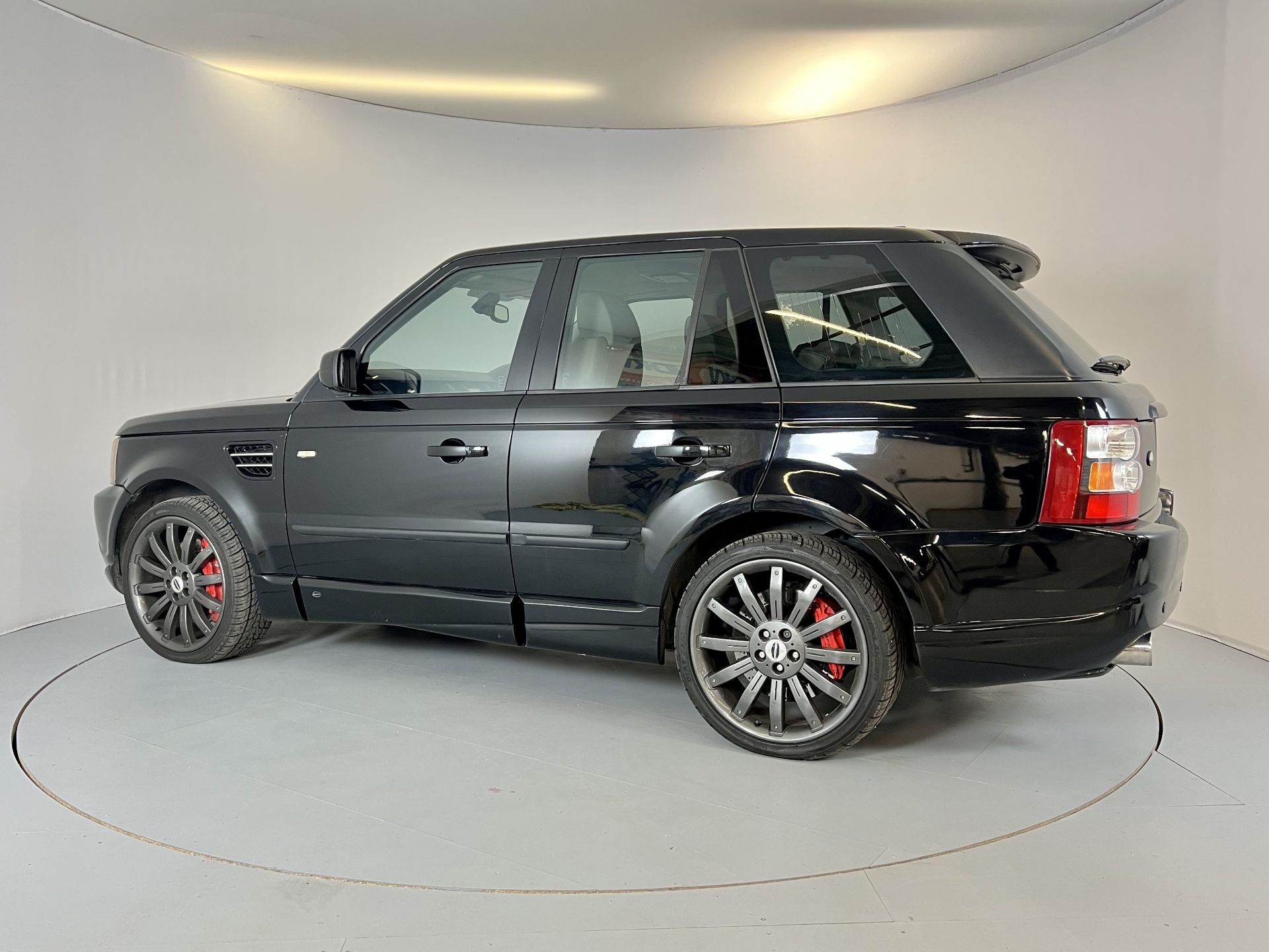 Range Rover Sport 1st Edition 4.2 Supercharged OverFinch - Image 6 of 33