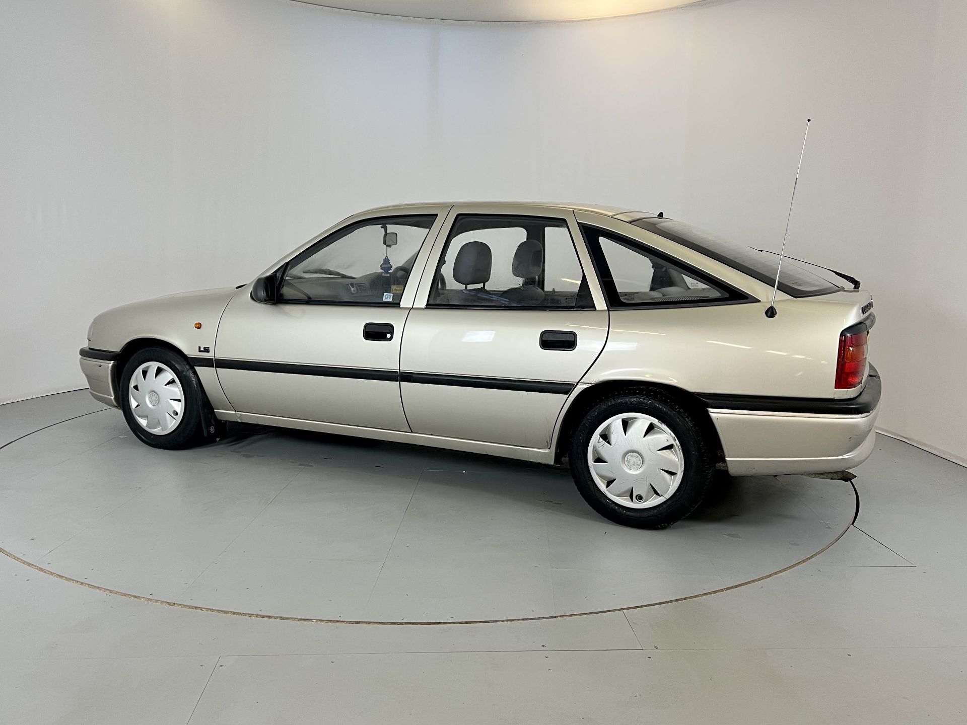 Vauxhall Cavalier - Image 6 of 33