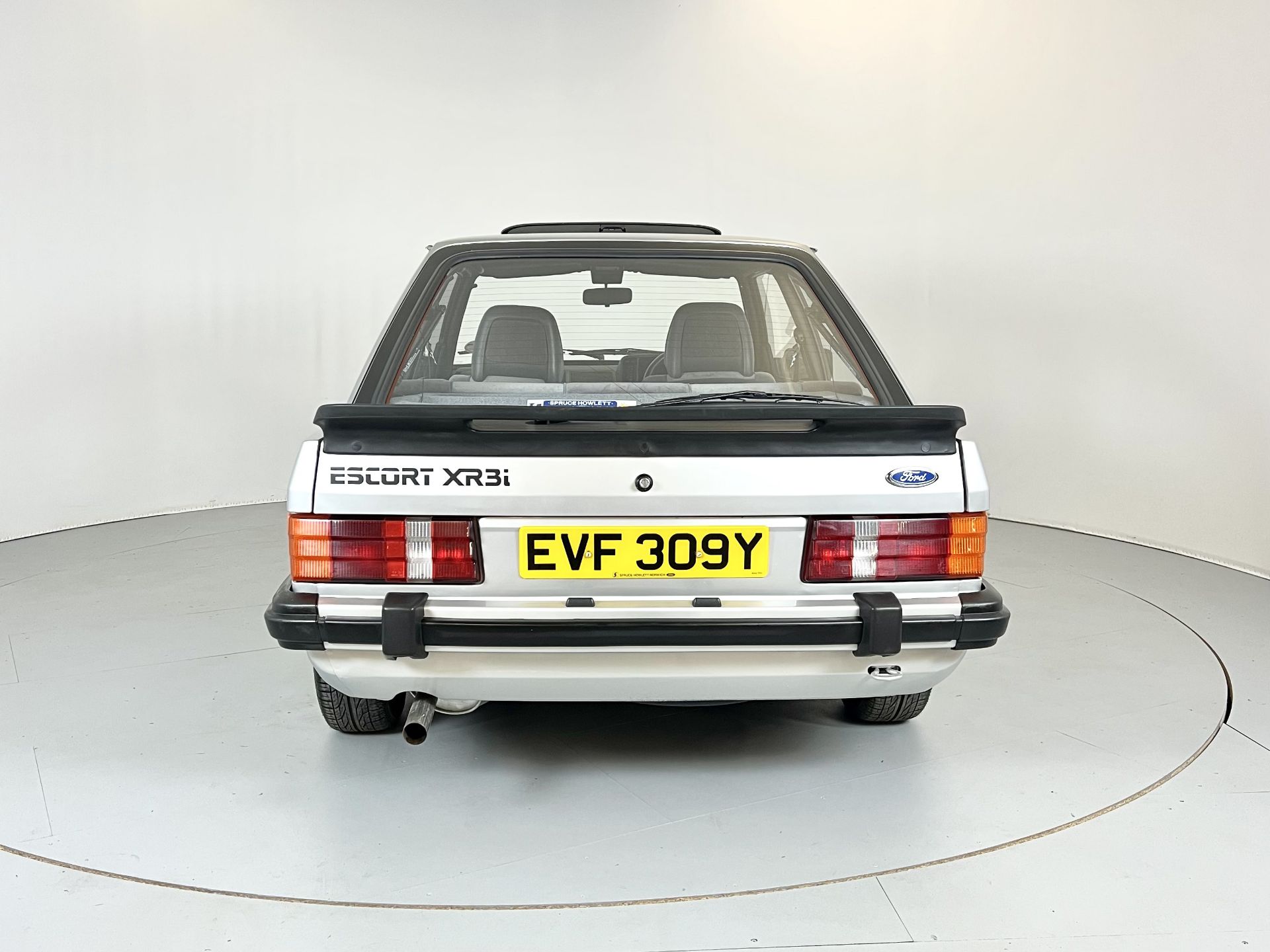 Ford Escort XR3i - Image 8 of 31