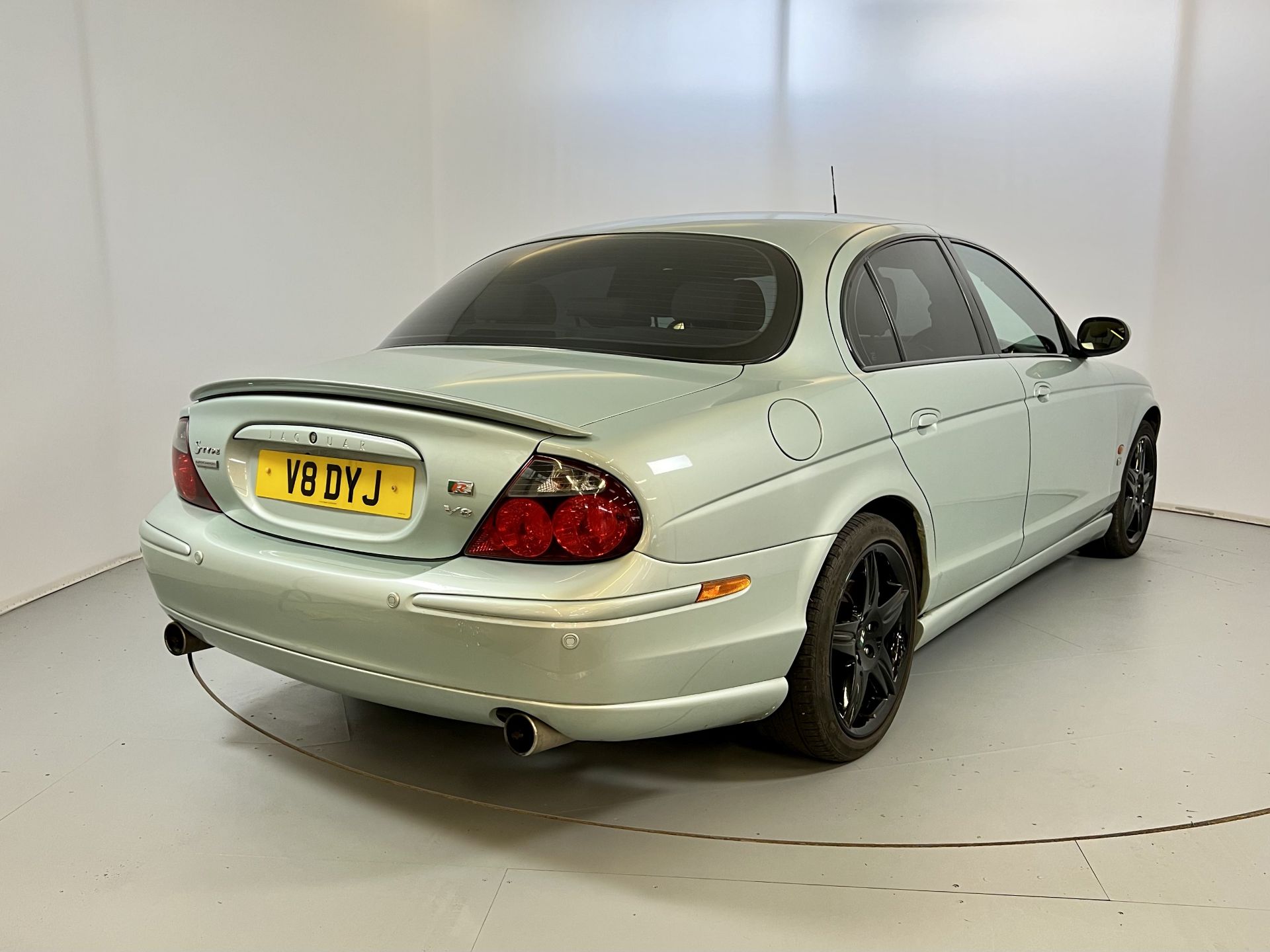 Jaguar S-Type R - Image 9 of 32