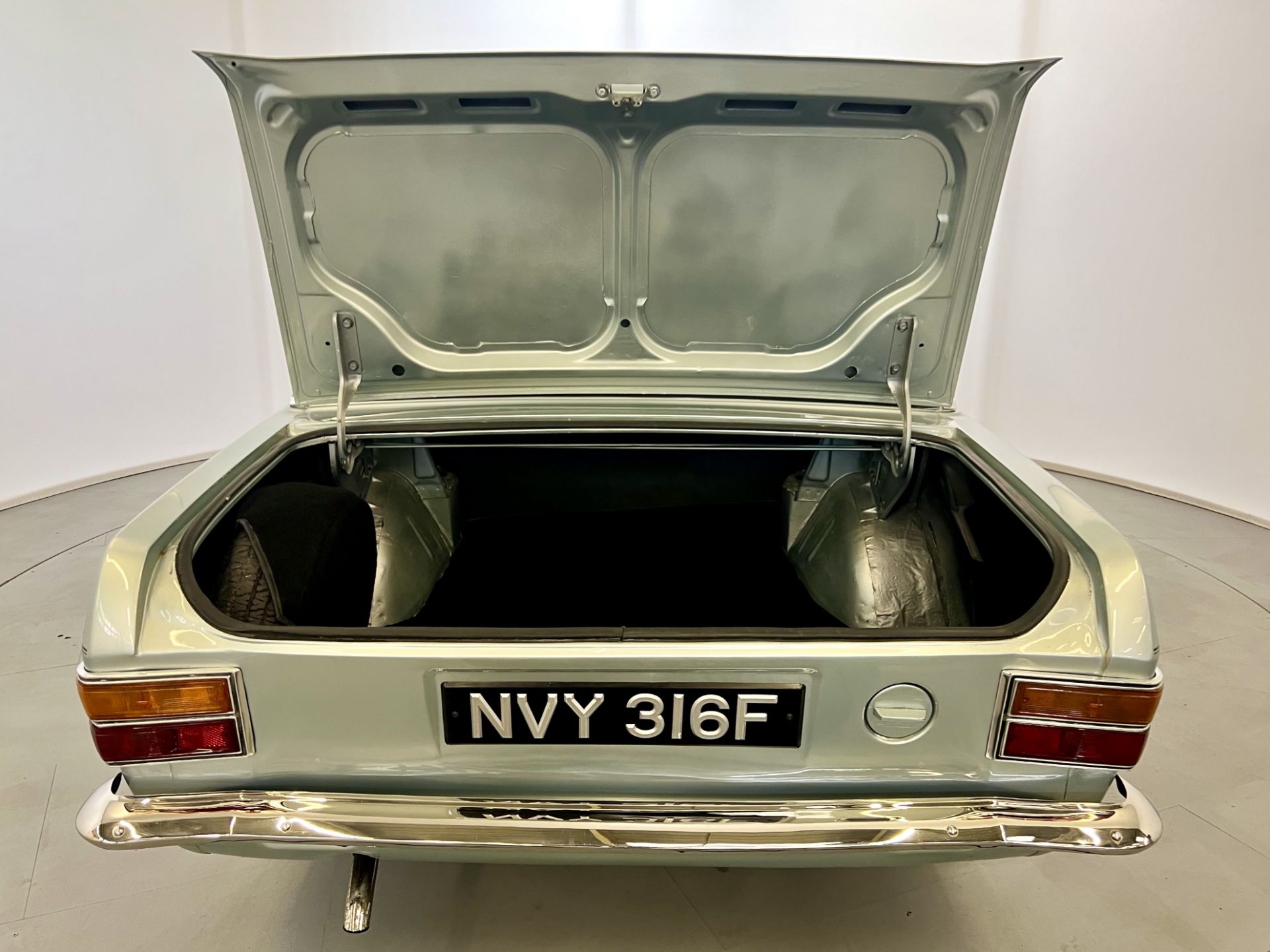 Ford Cortina 1300 DeLuxe - Image 33 of 36