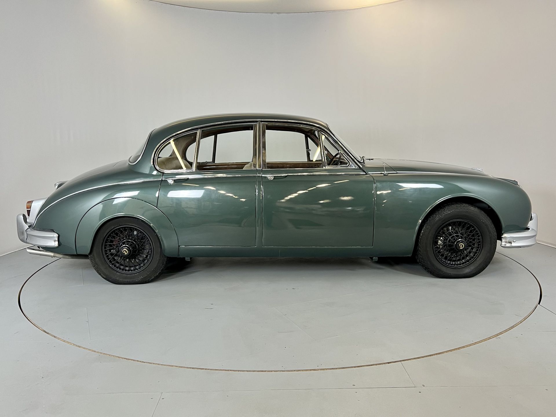 Daimler V8 - Image 11 of 31