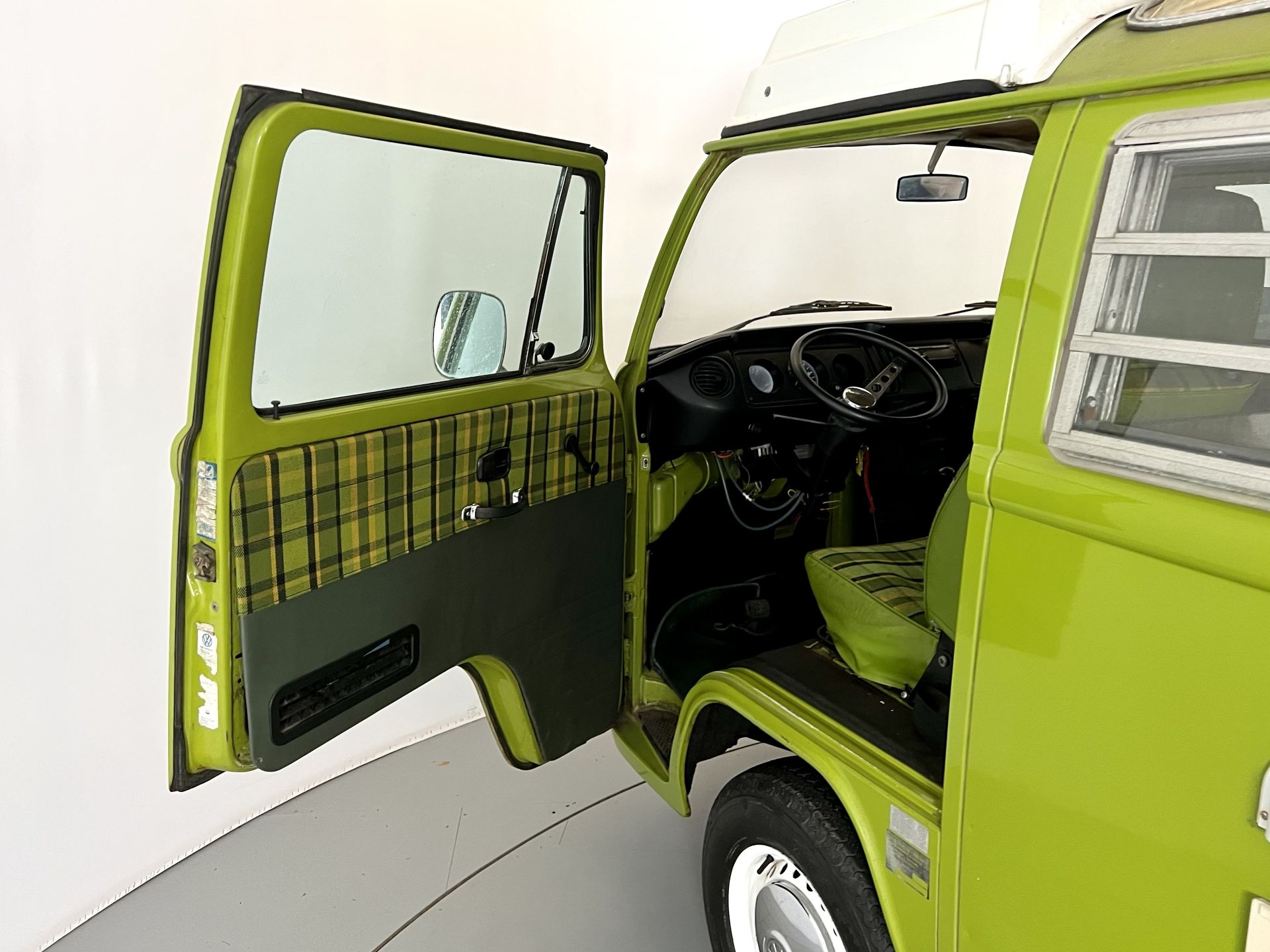 Volkswagen T2 Camper - Image 26 of 33