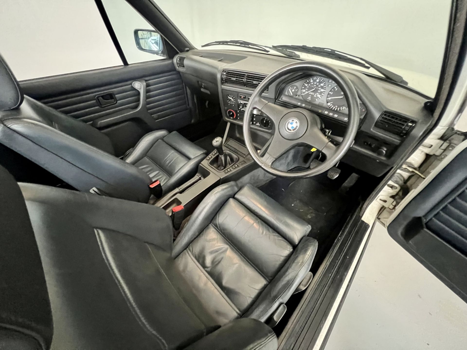 BMW 325i Cabriolet - Image 20 of 32