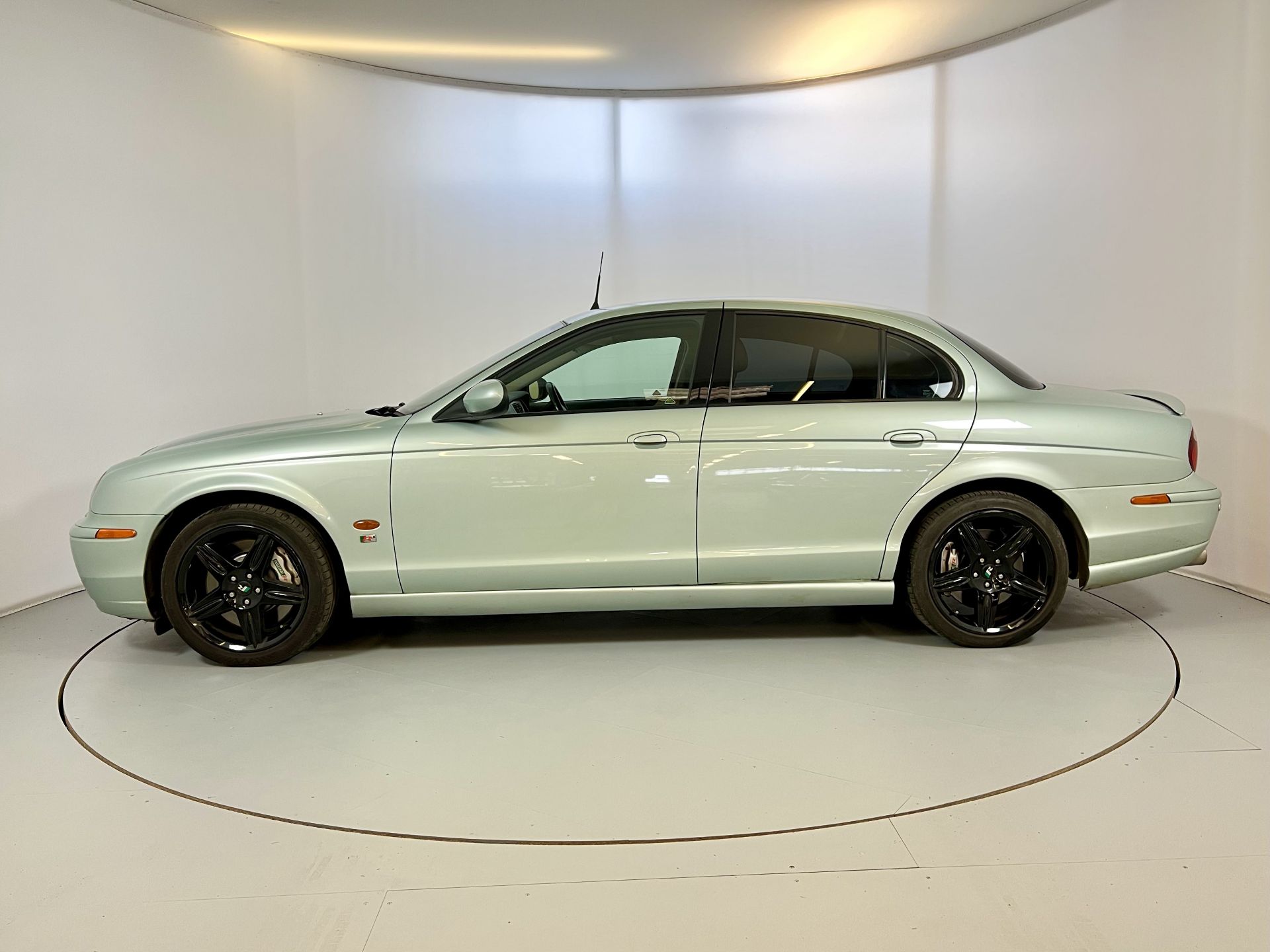 Jaguar S-Type R - Image 5 of 32