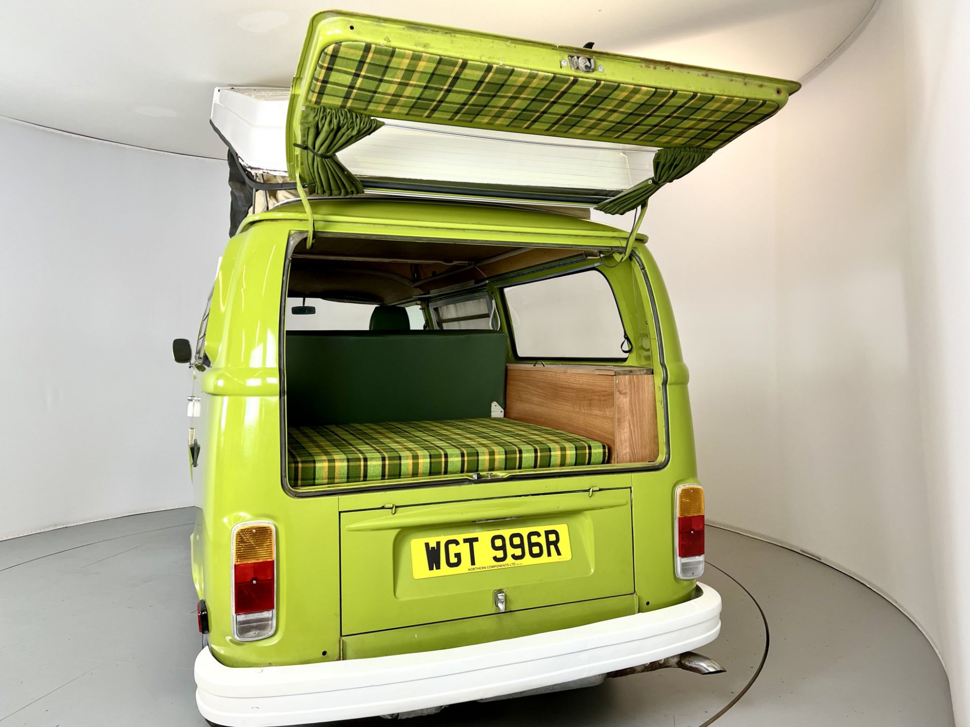 Volkswagen T2 Camper - Image 32 of 33