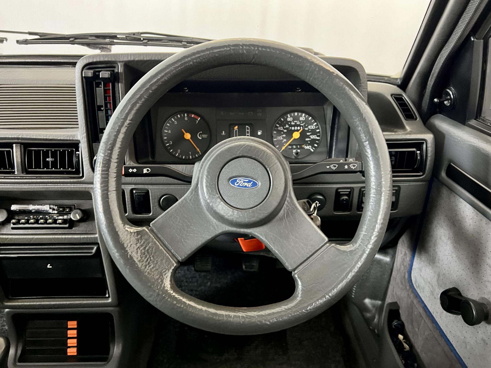 Ford Escort XR3i - Image 27 of 31