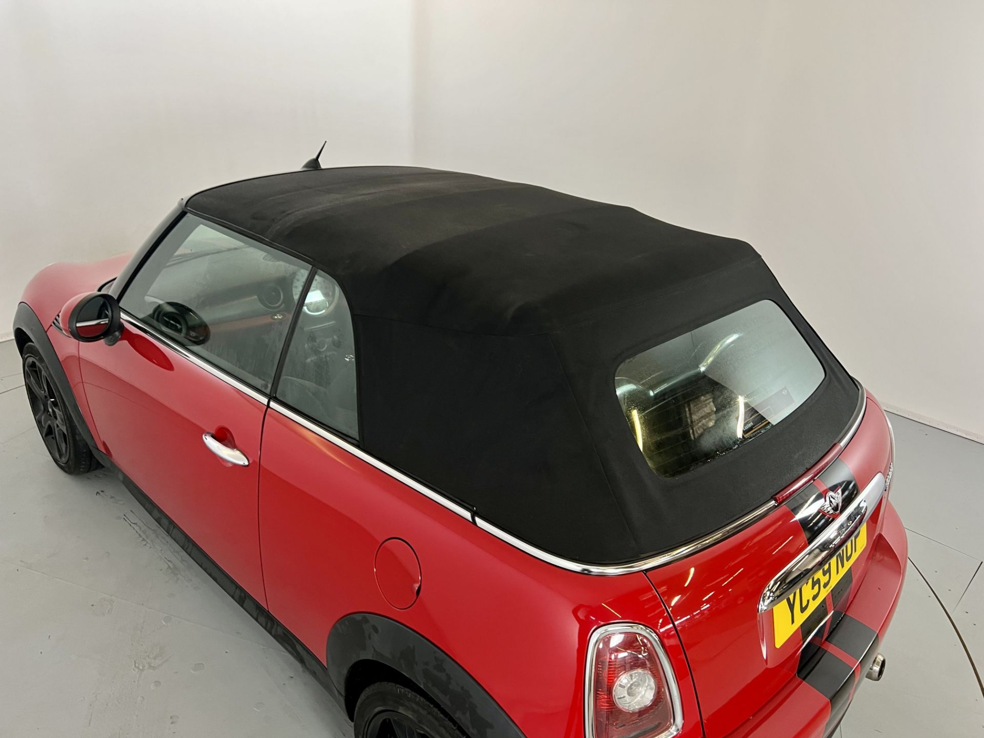 Mini Cooper Convertible - Image 28 of 30