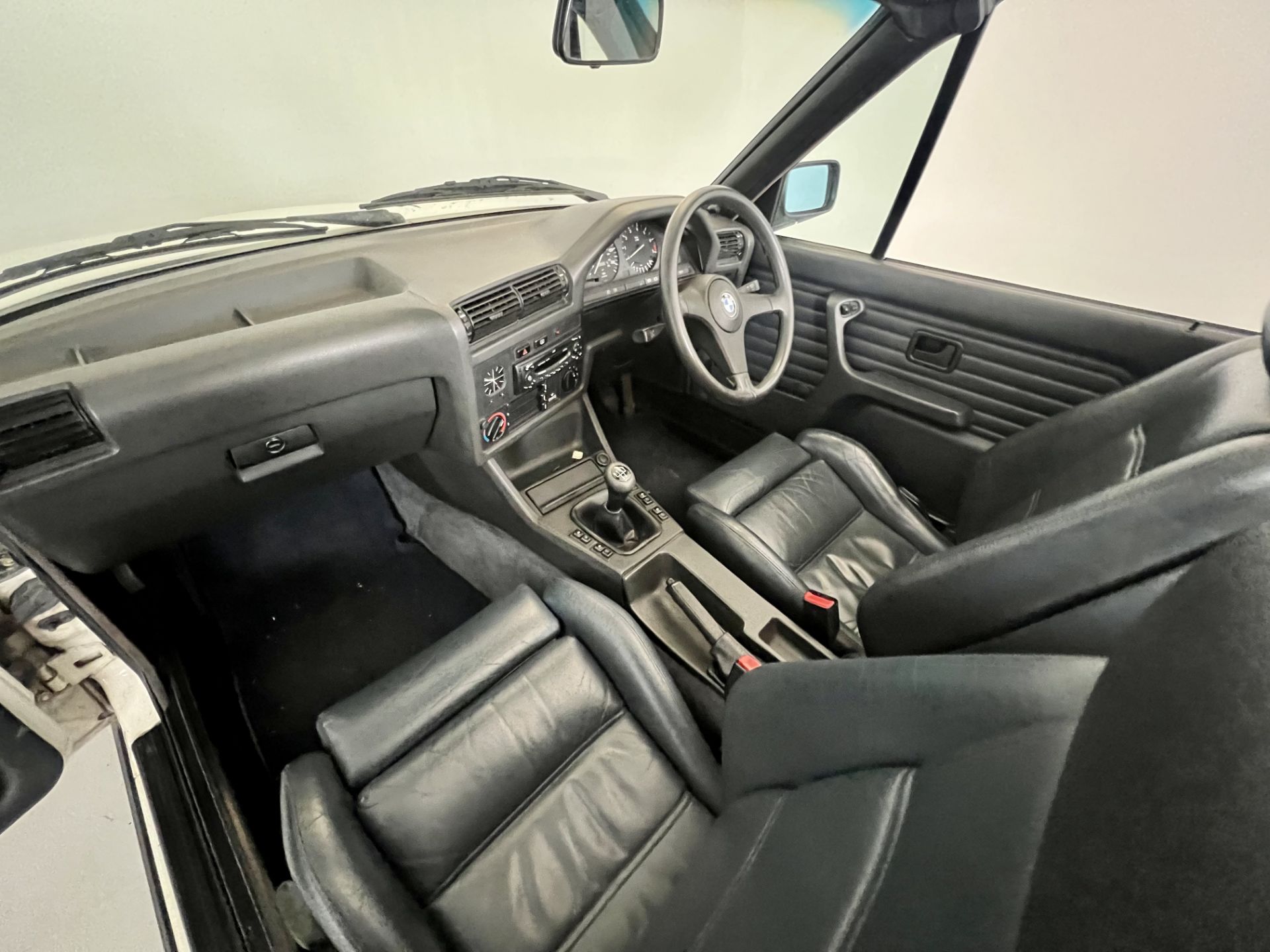 BMW 325i Cabriolet - Image 24 of 32