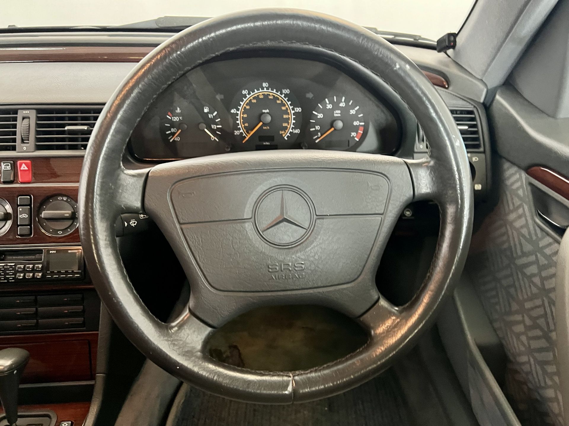 Mercedes C180 - Image 30 of 34