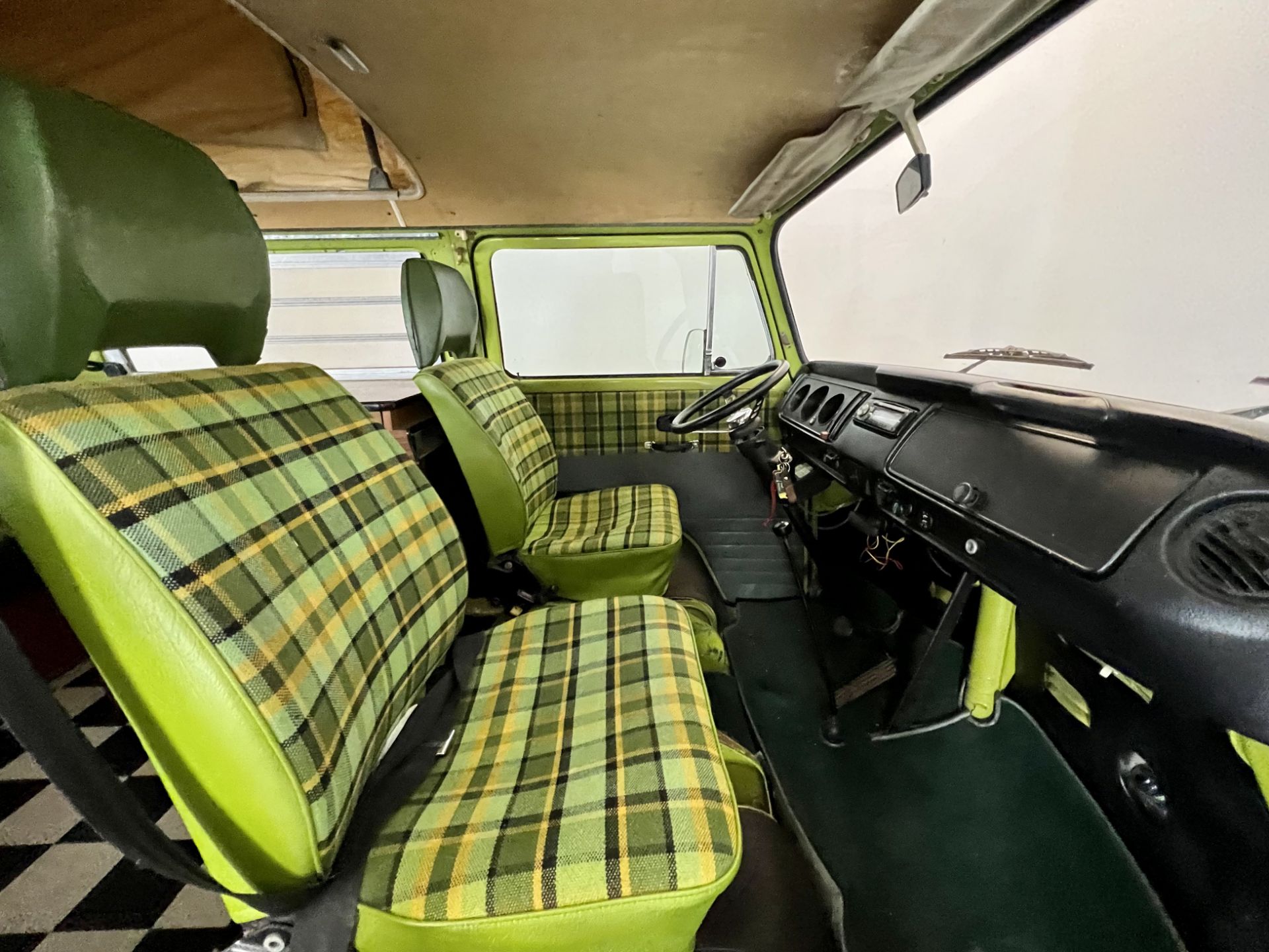 Volkswagen T2 Camper - Image 24 of 33