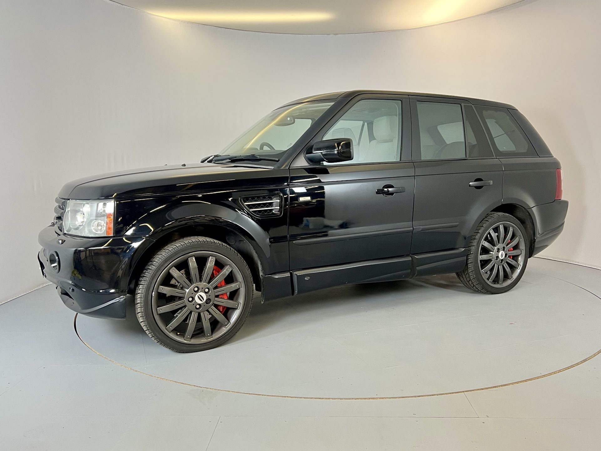 Range Rover Sport 1st Edition 4.2 Supercharged OverFinch - Image 4 of 33