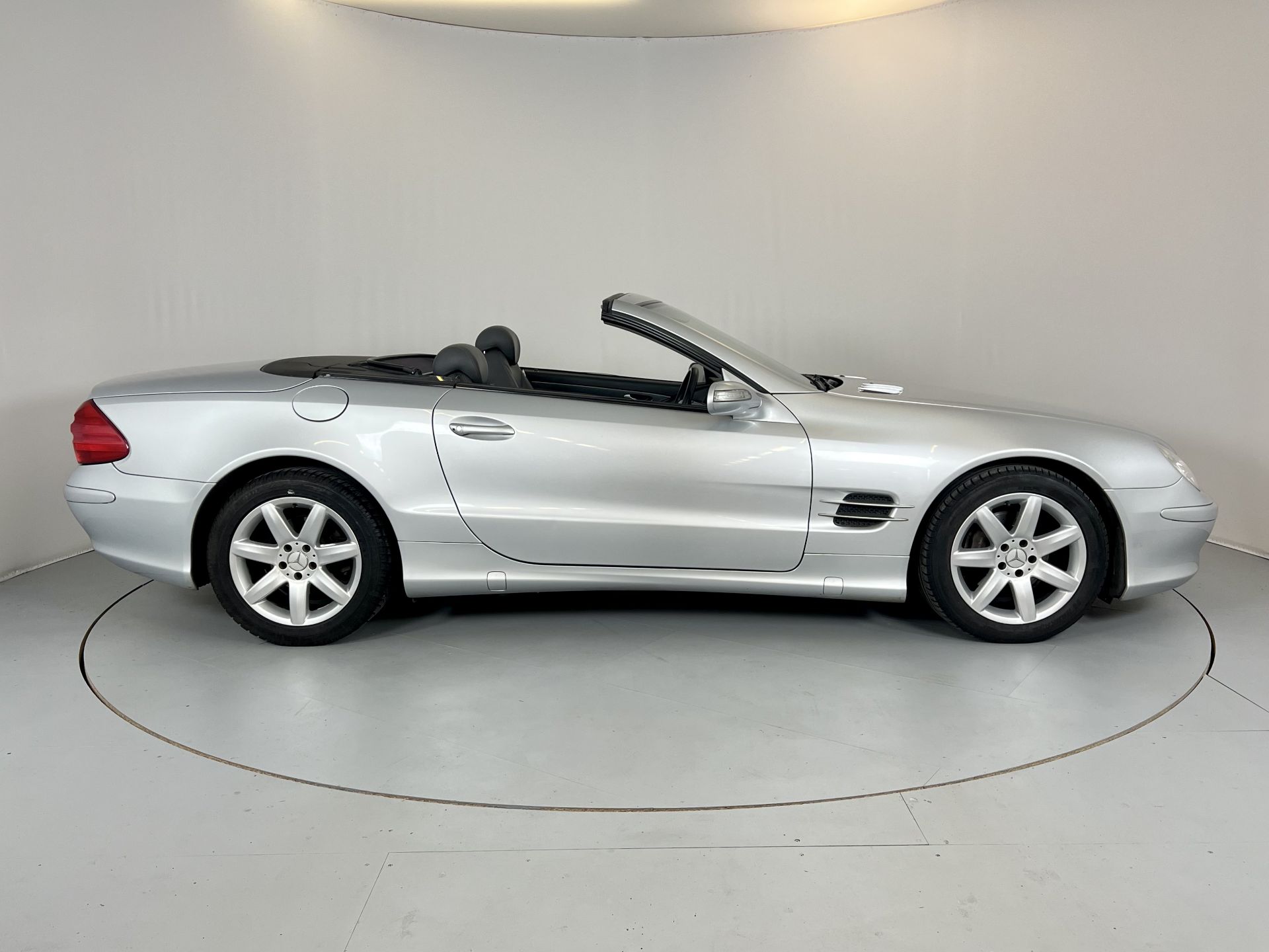 Mercedes-Benz SL350 - Image 11 of 30