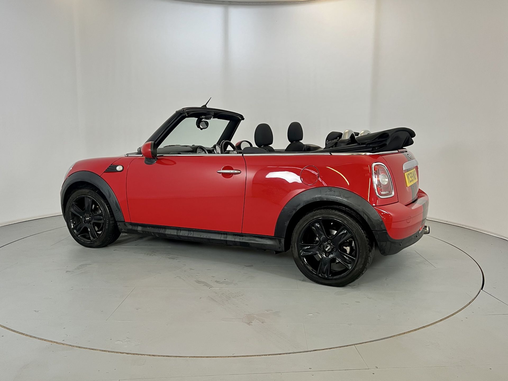 Mini Cooper Convertible - Image 6 of 30