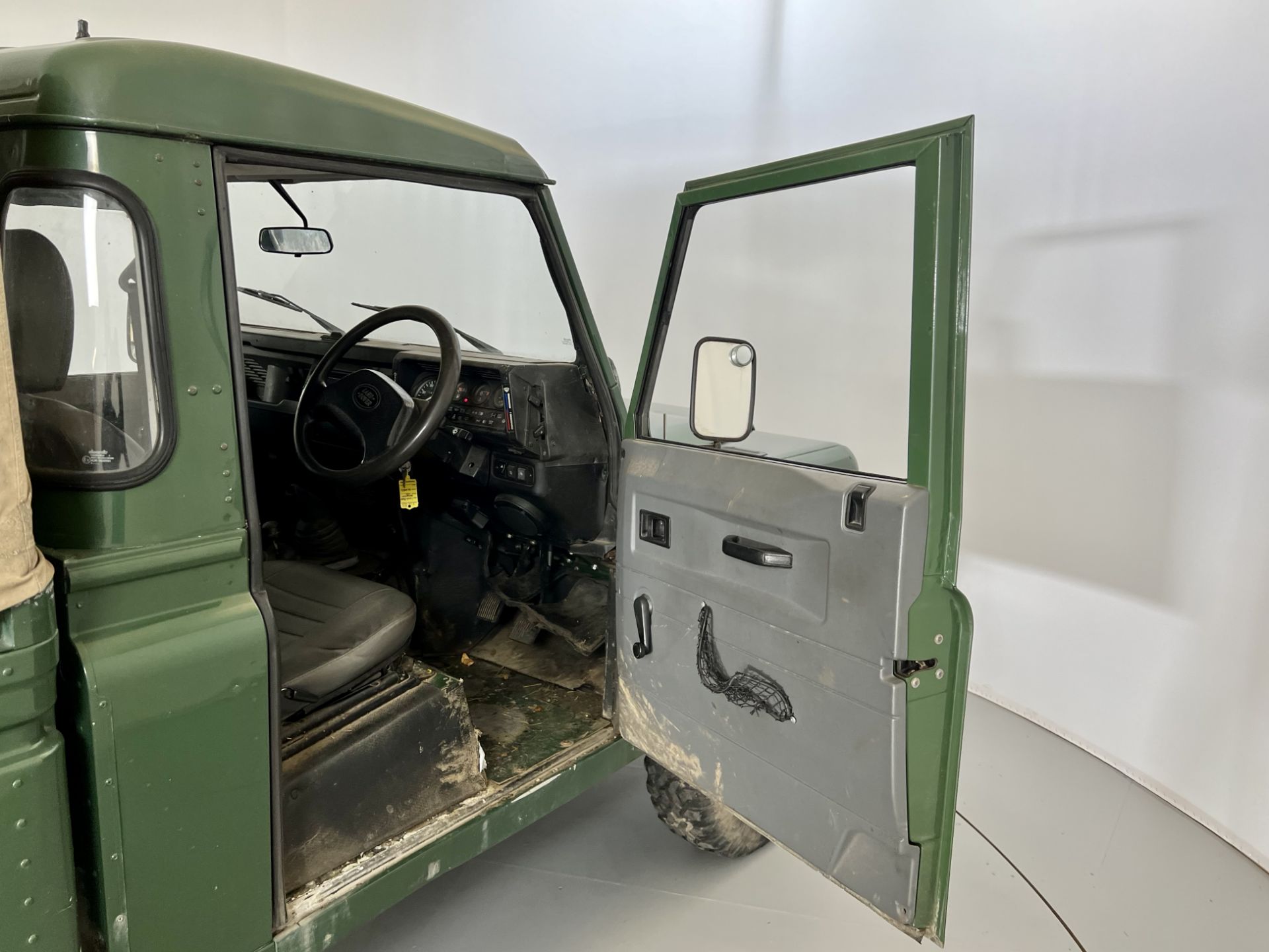 Land Rover Defender 110 - Image 16 of 23