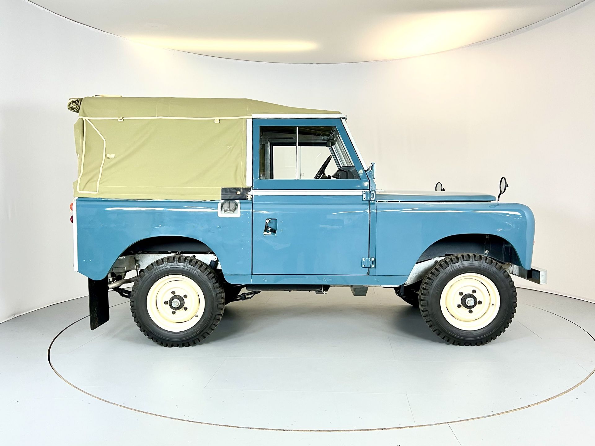 Land Rover Series 3 - Image 11 of 43