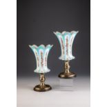 Paar Vasen mit Silberfüßen