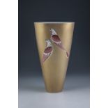 Vase mit stilisierten Tauben