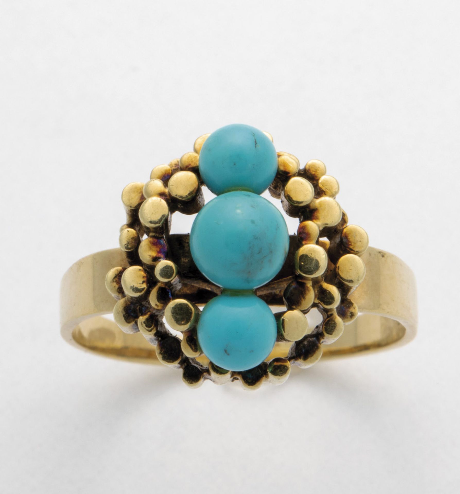 Gold ring with turquoise