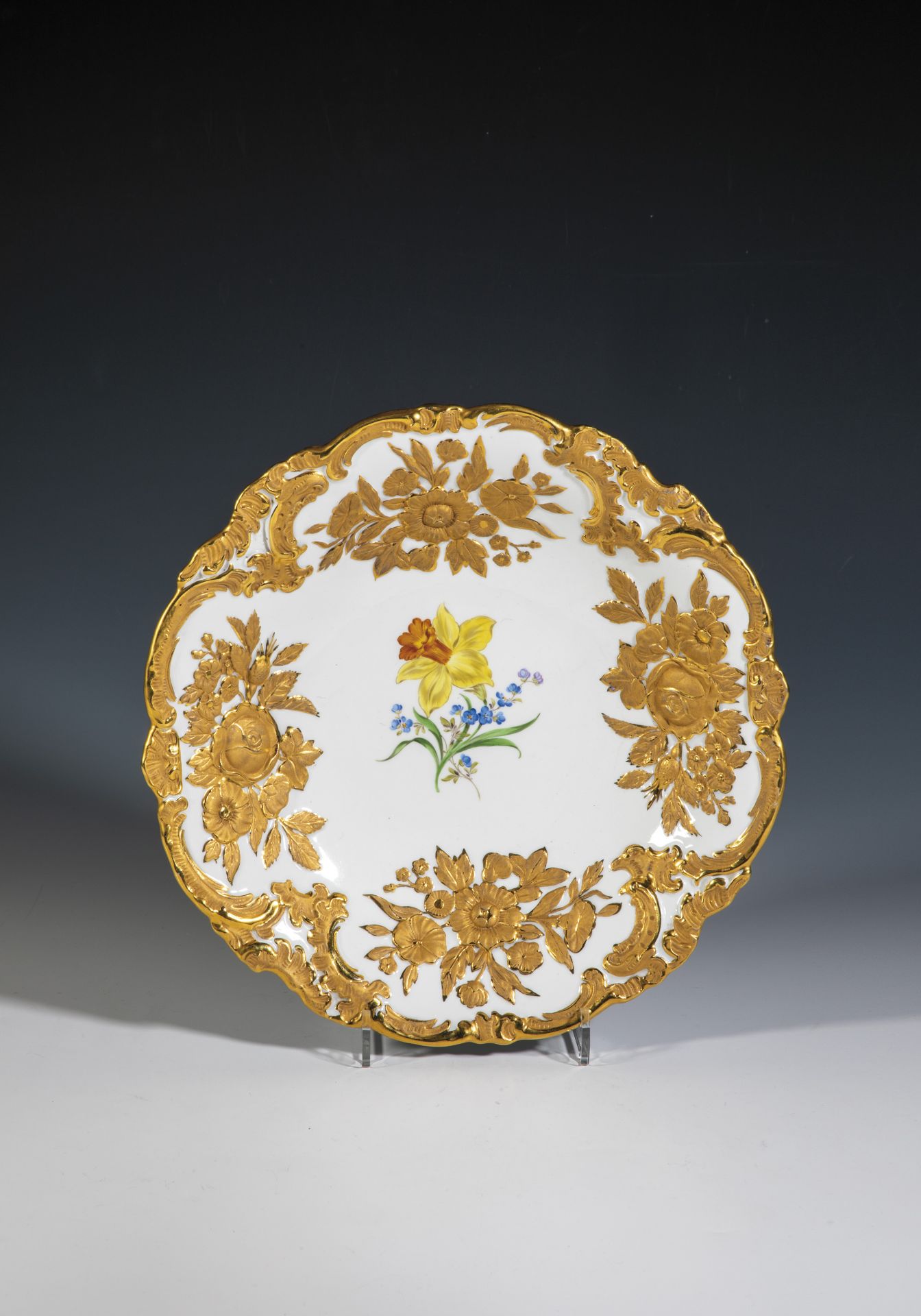 Showpiece plate