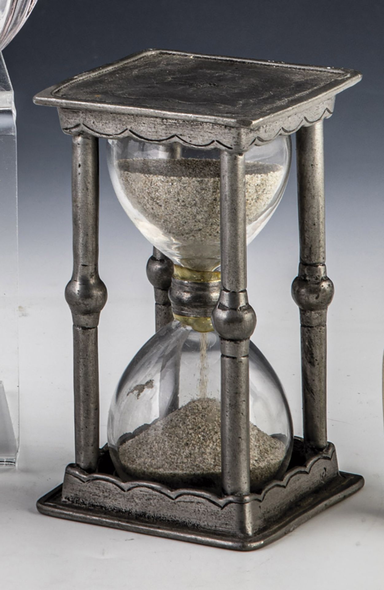 Stundenglas in Zinnhalterung